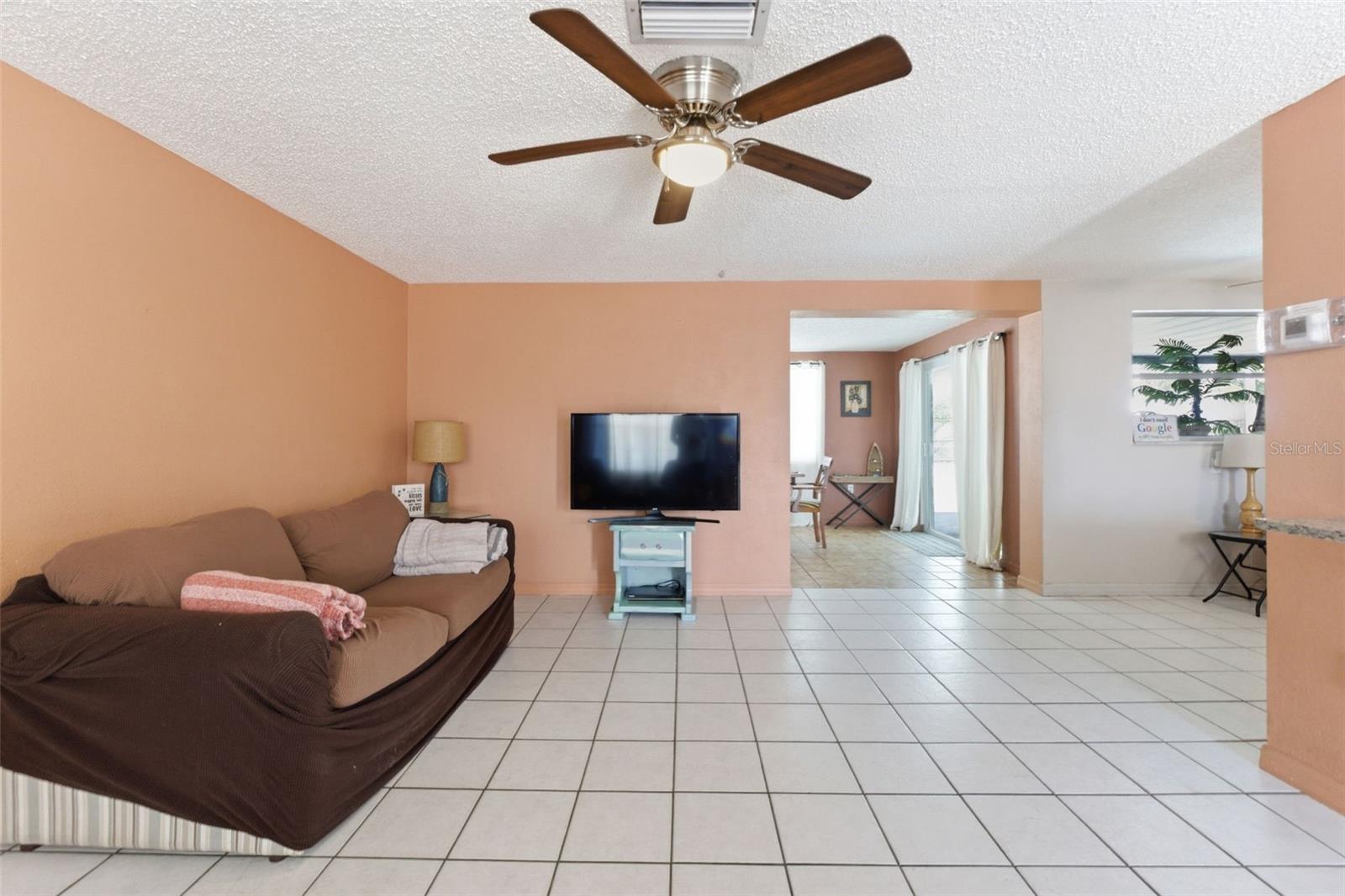 8829 Eileen Dr Property Photo 3
