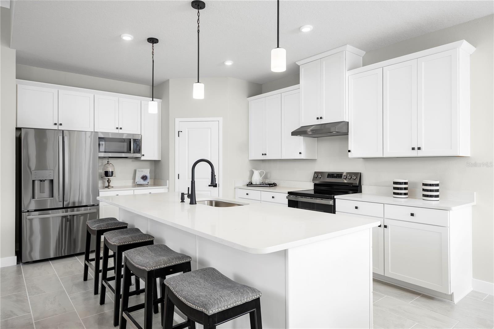 22174 Pine Grove Loop Property Photo 4