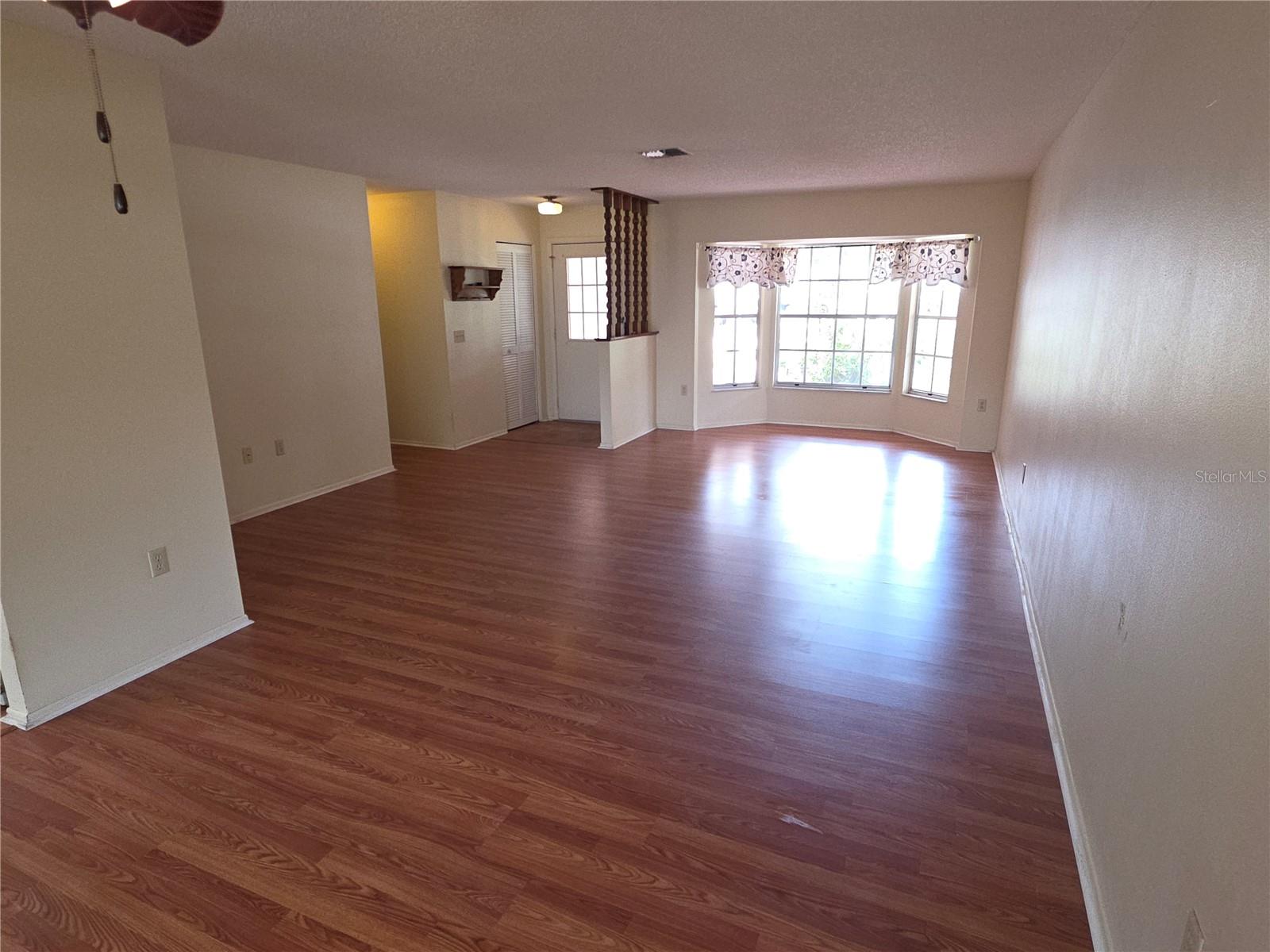 6264 Darien Way Property Photo 9