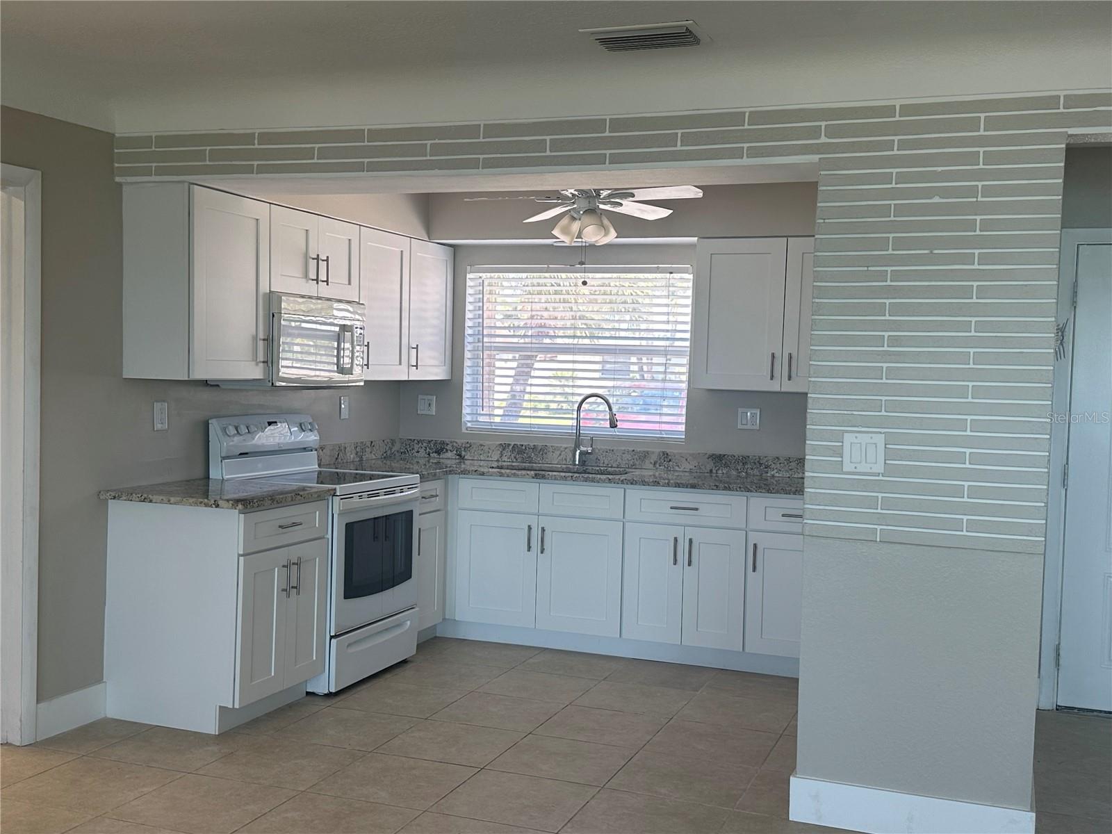 W7885357 Property Photo 11