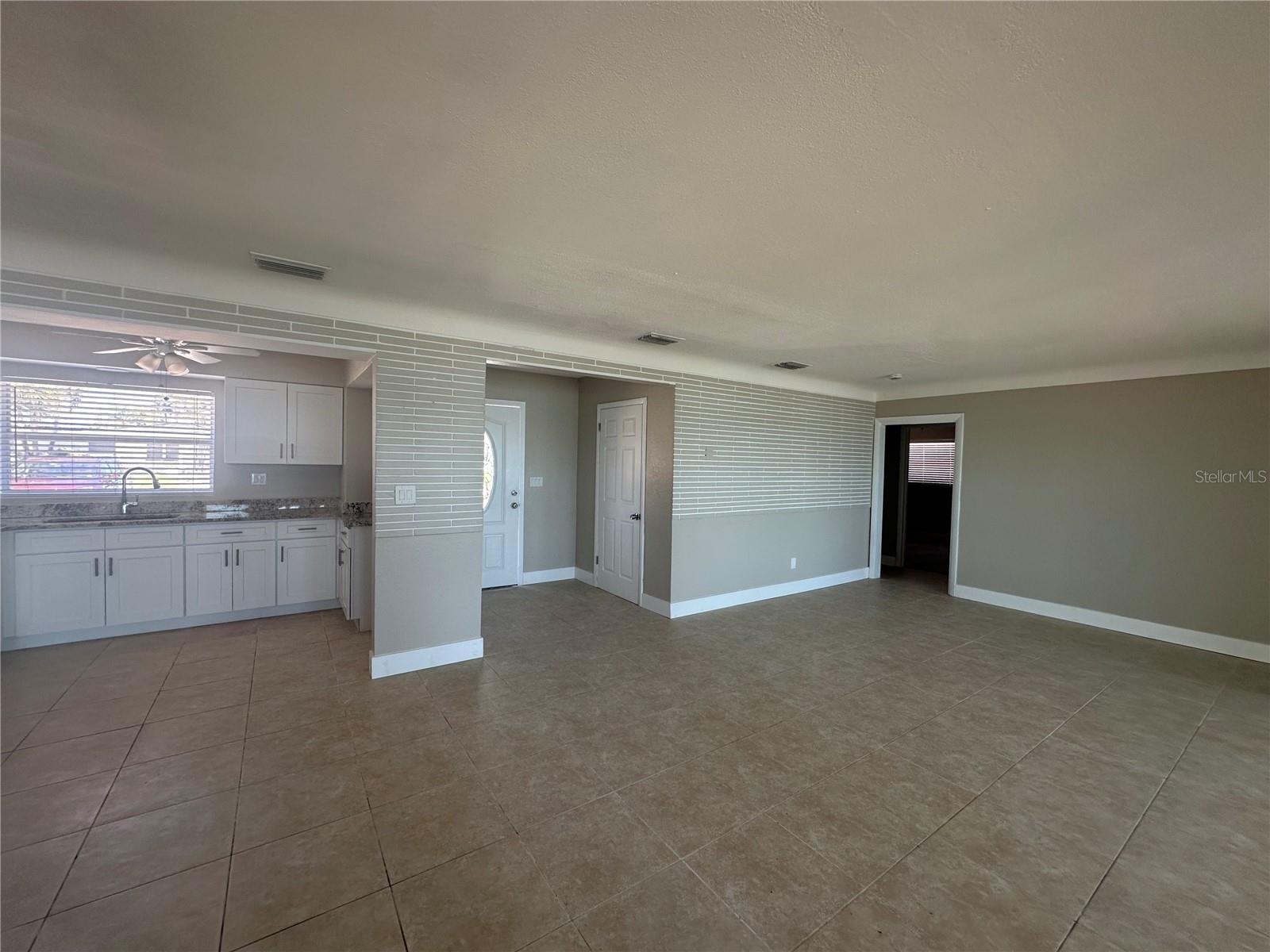 W7885357 Property Photo 15
