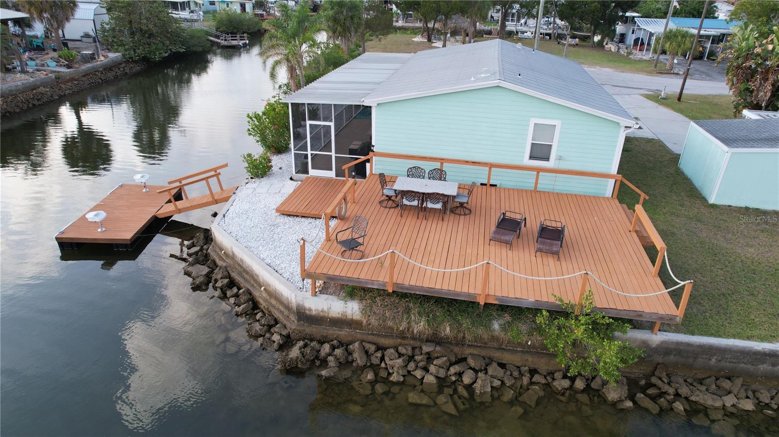 6724 Gull Ln Property Photo 1