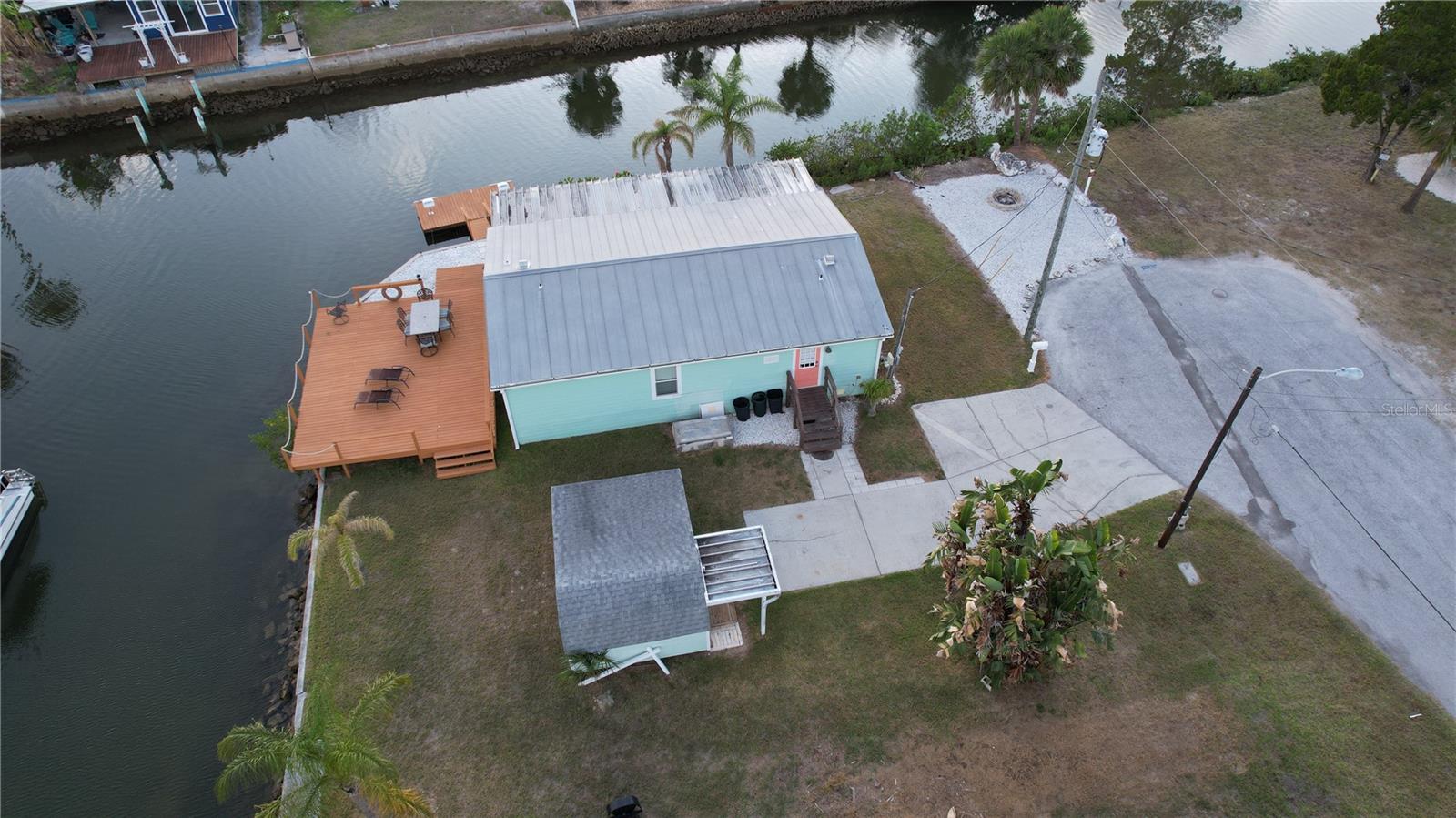 6724 Gull Ln Property Photo 3
