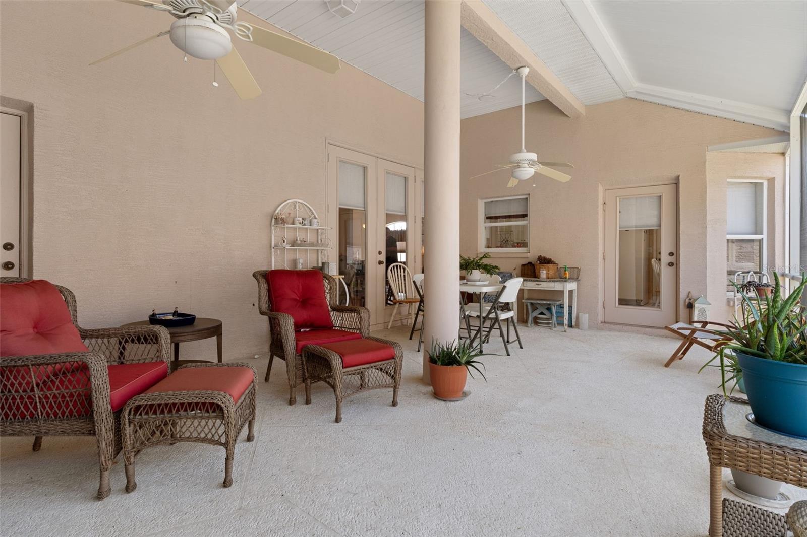 382 Royal Palm Way Property Photo 2