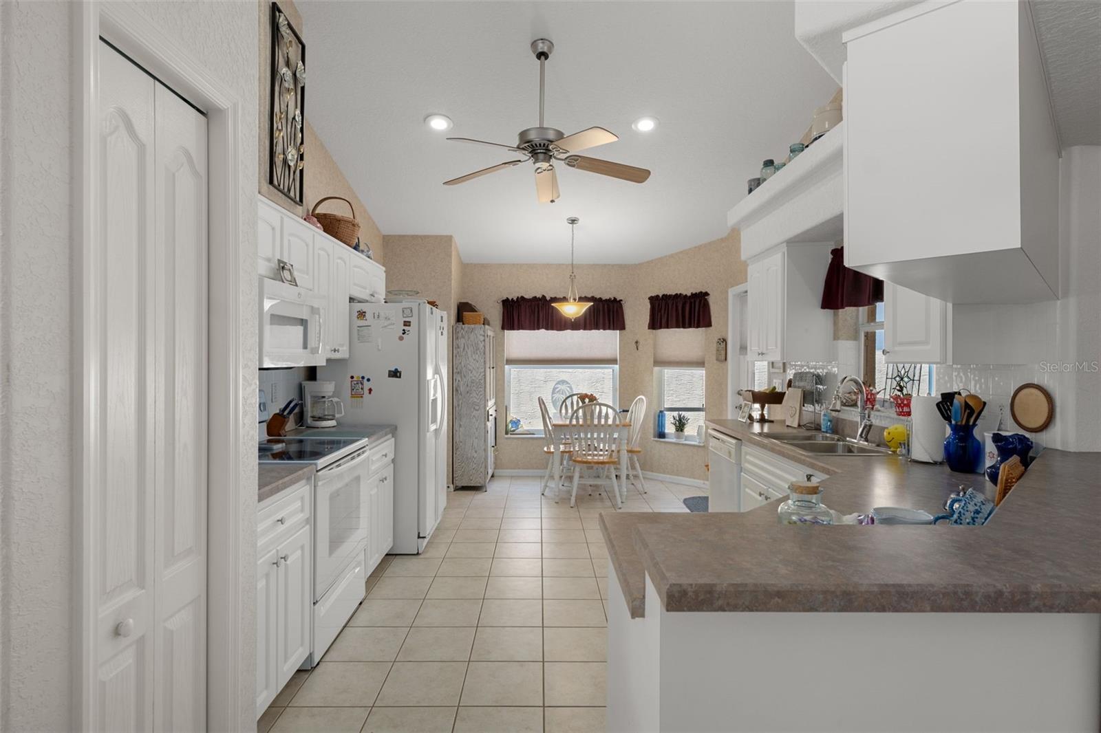 382 Royal Palm Way Property Photo 5