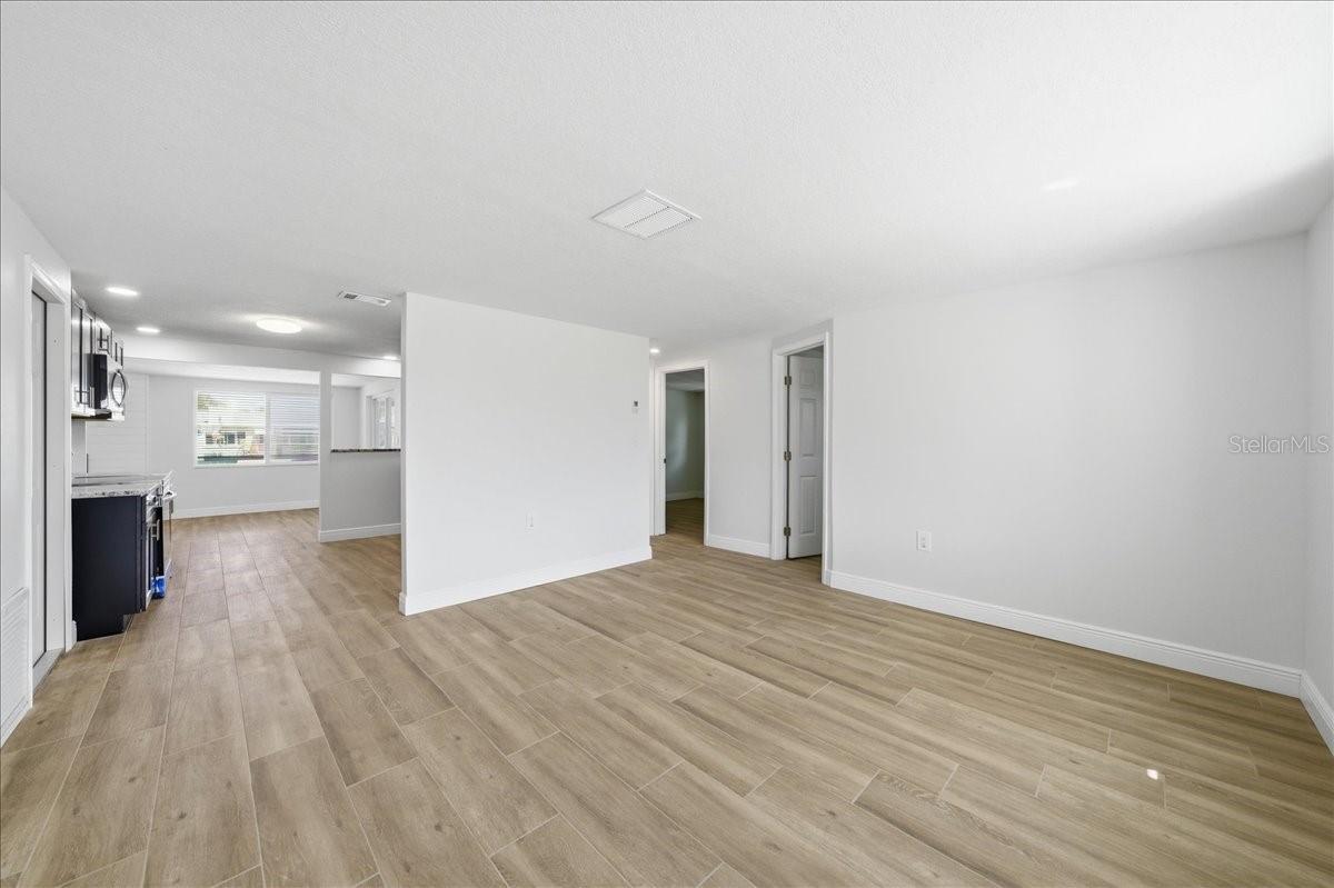 13902 Barnard Ave Property Photo 4