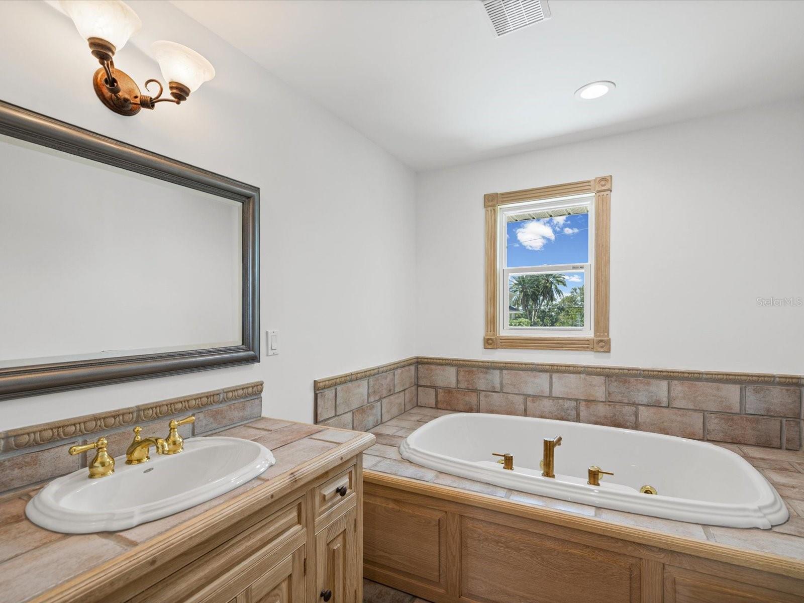 1647 Sea Breeze Dr Property Photo 24