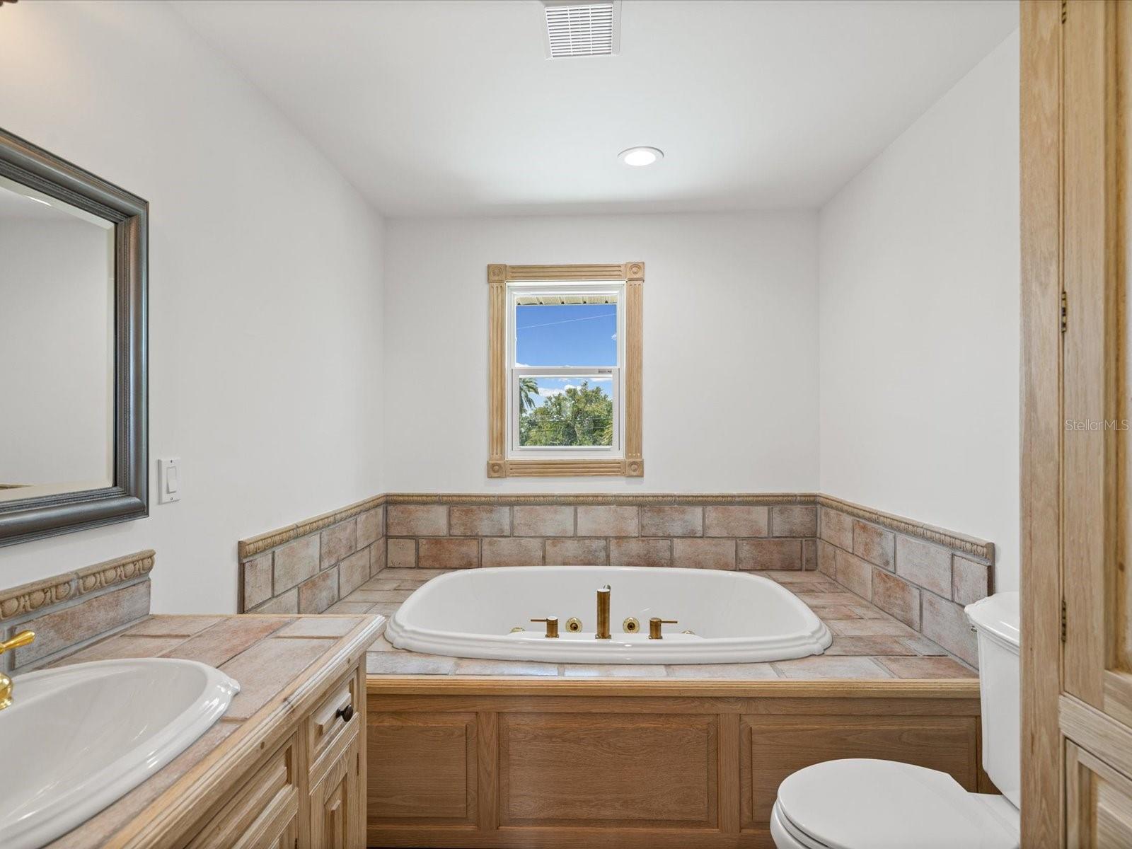 1647 Sea Breeze Dr Property Photo 25