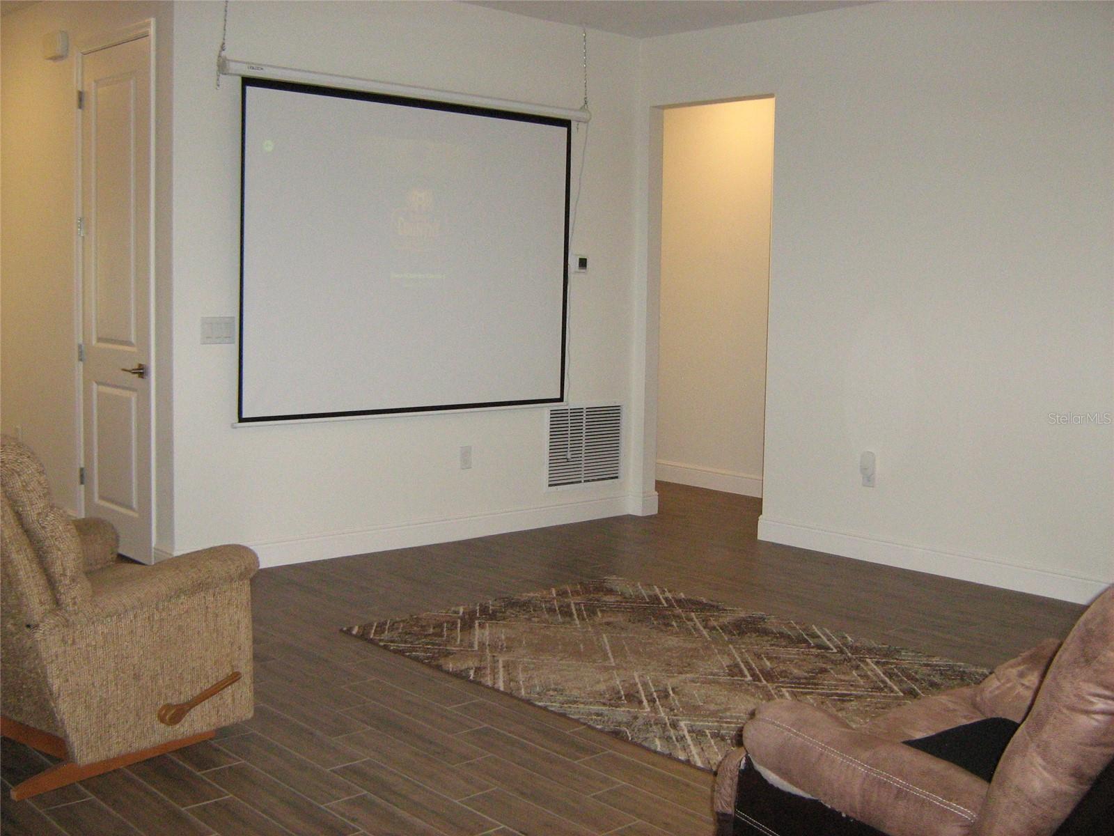 535 Dowling Cir Property Photo 5