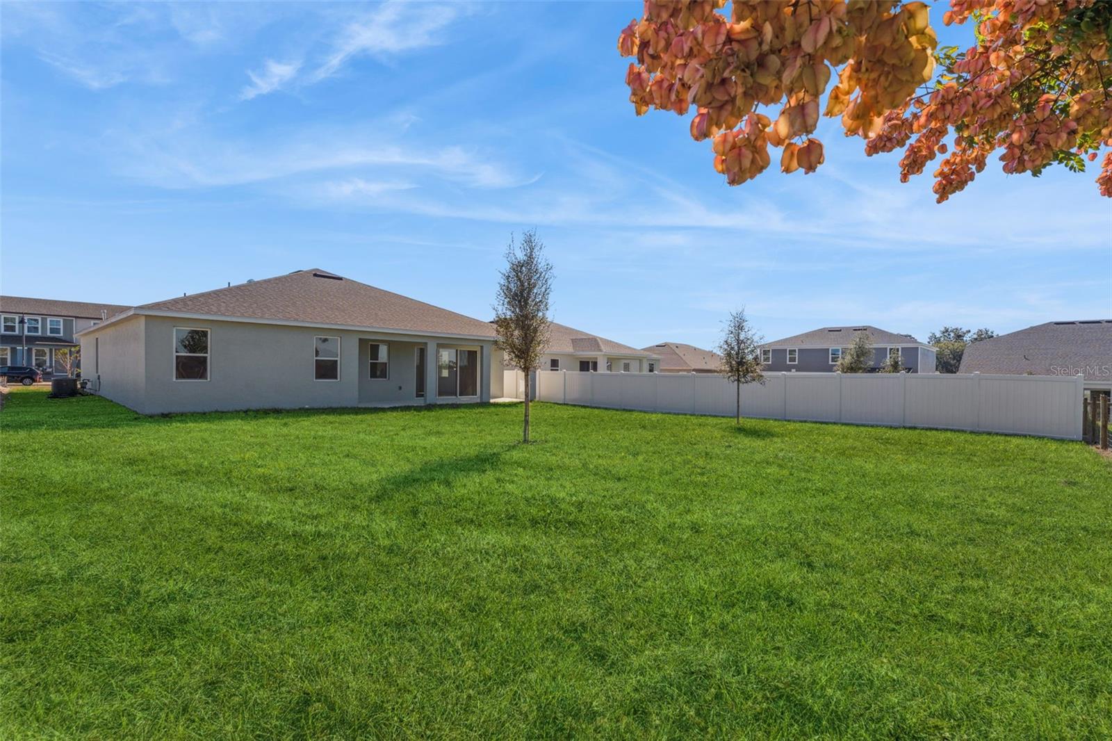 574 Emerald Grove Dr Property Photo 14