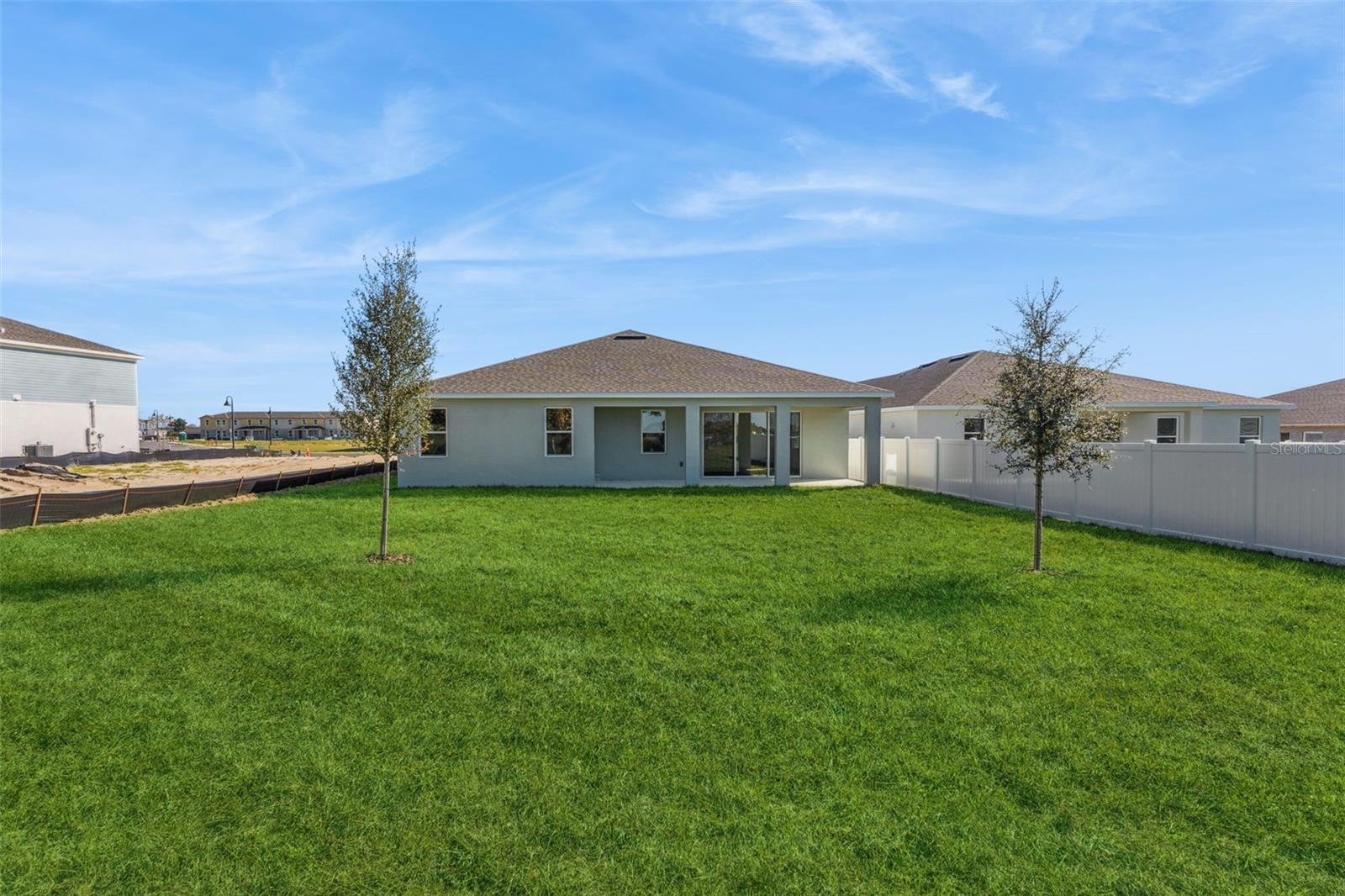 574 Emerald Grove Dr Property Photo 16