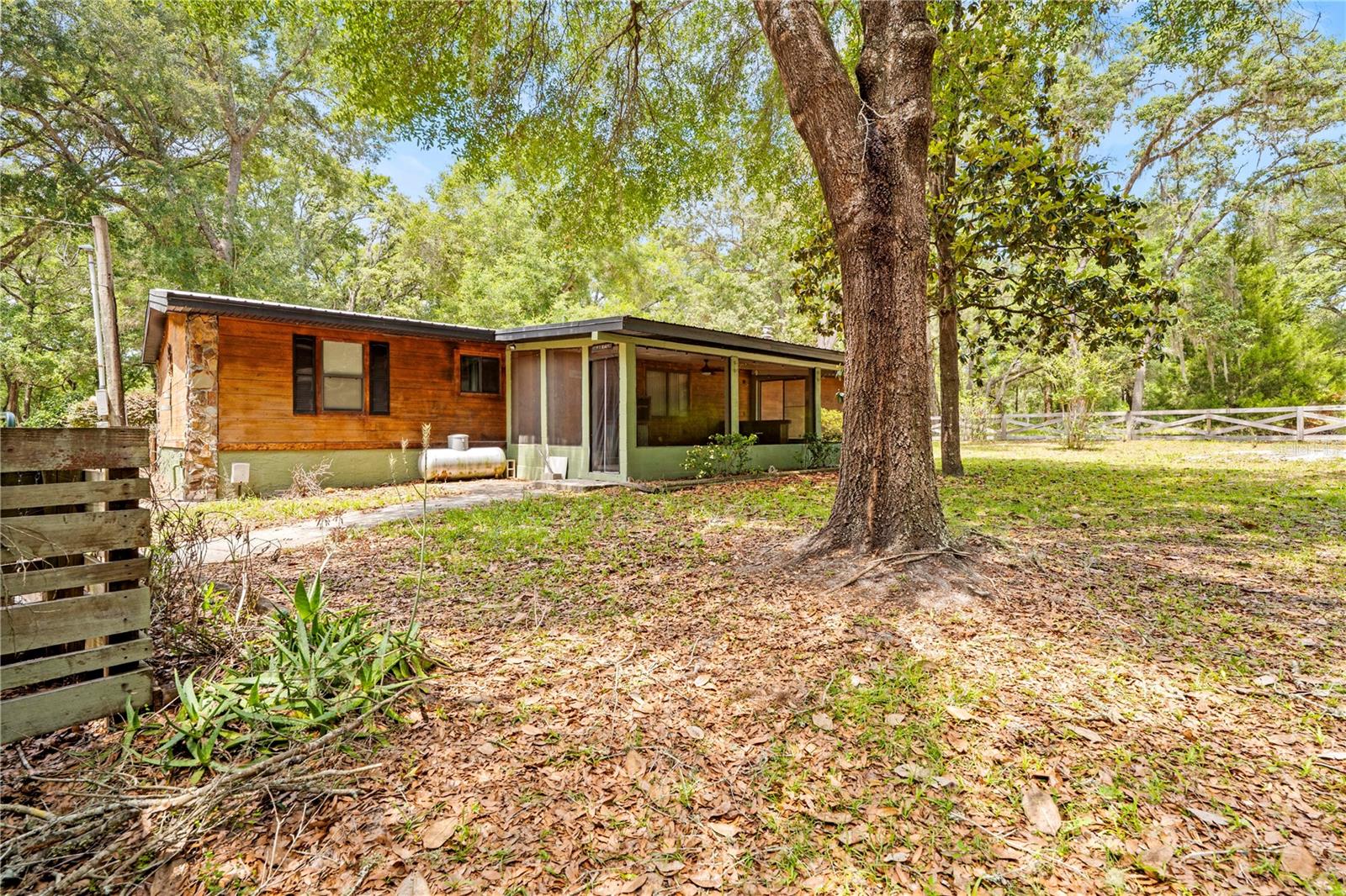 27137 Lambeth Rd Property Photo 5