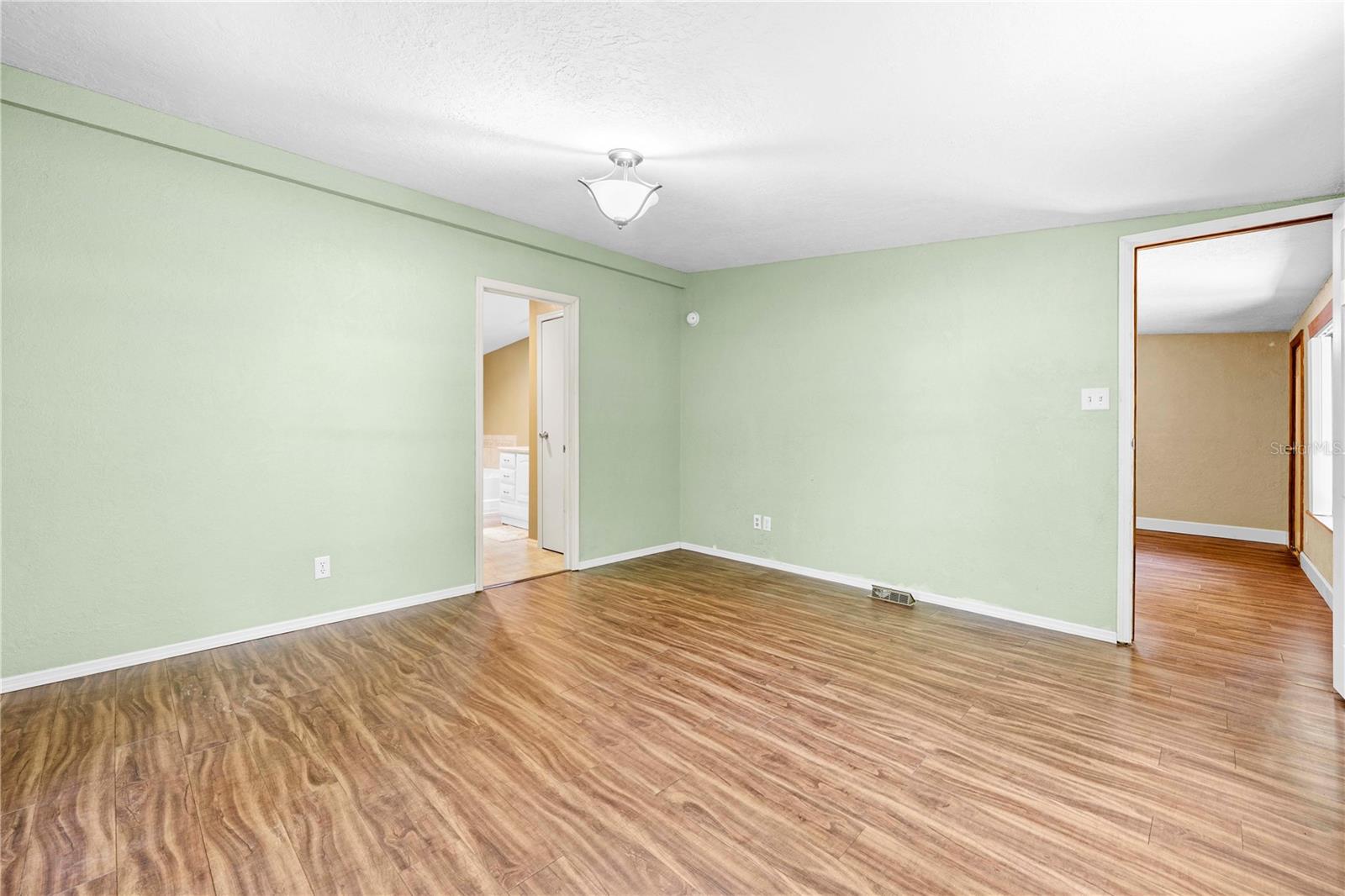 27137 Lambeth Rd Property Photo 24