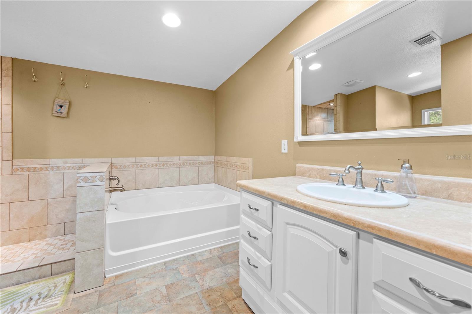 27137 Lambeth Rd Property Photo 26