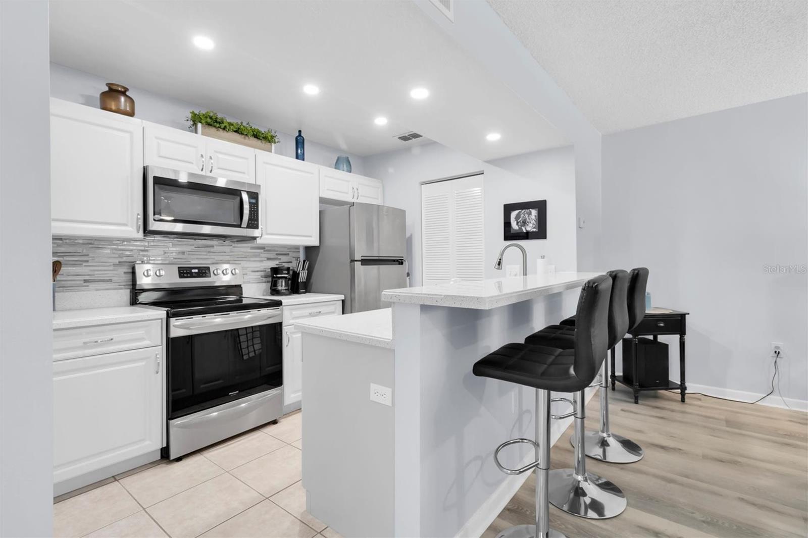7712 Hillside Ct #201 Property Photo 8