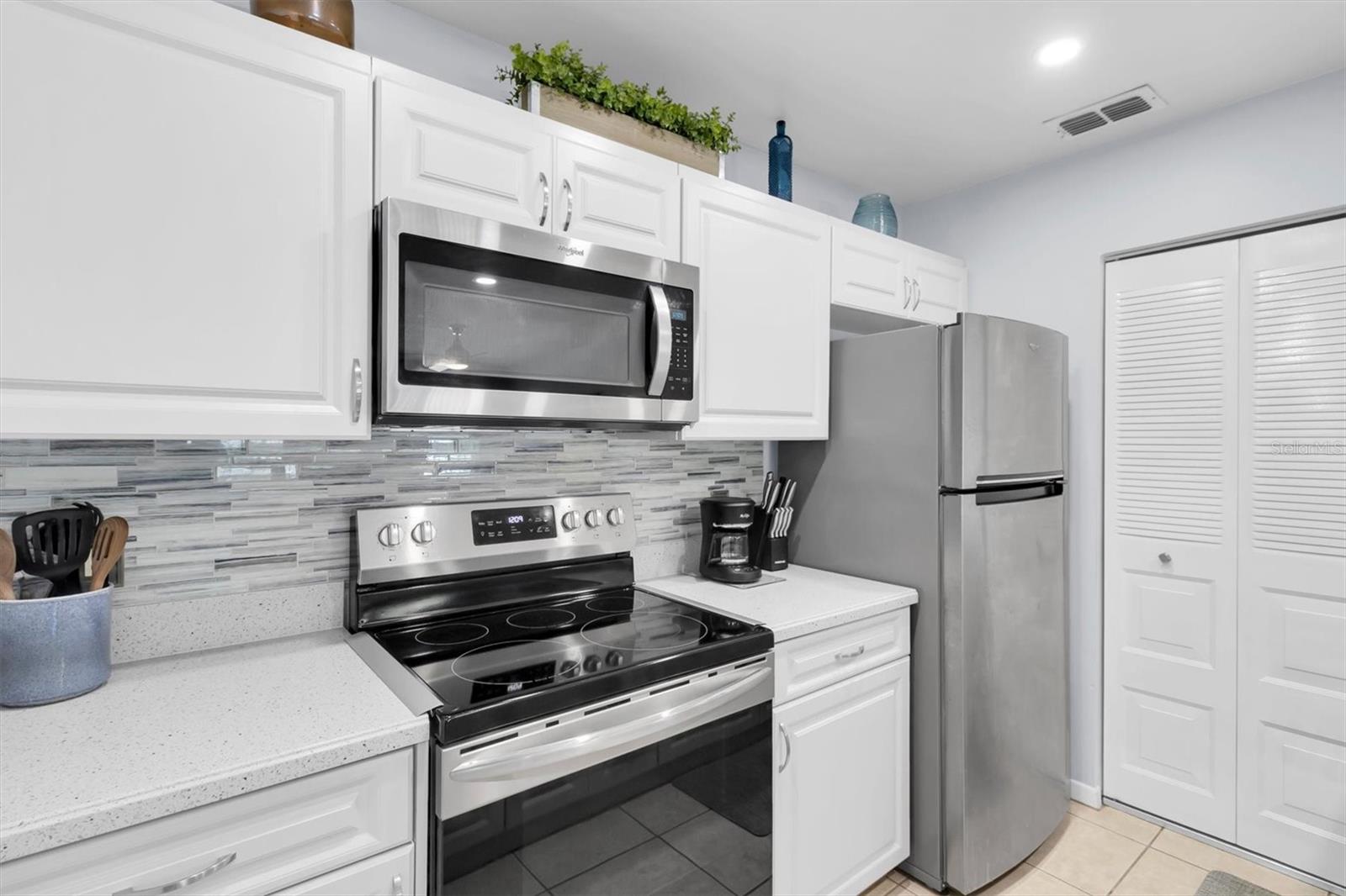 7712 Hillside Ct #201 Property Photo 9