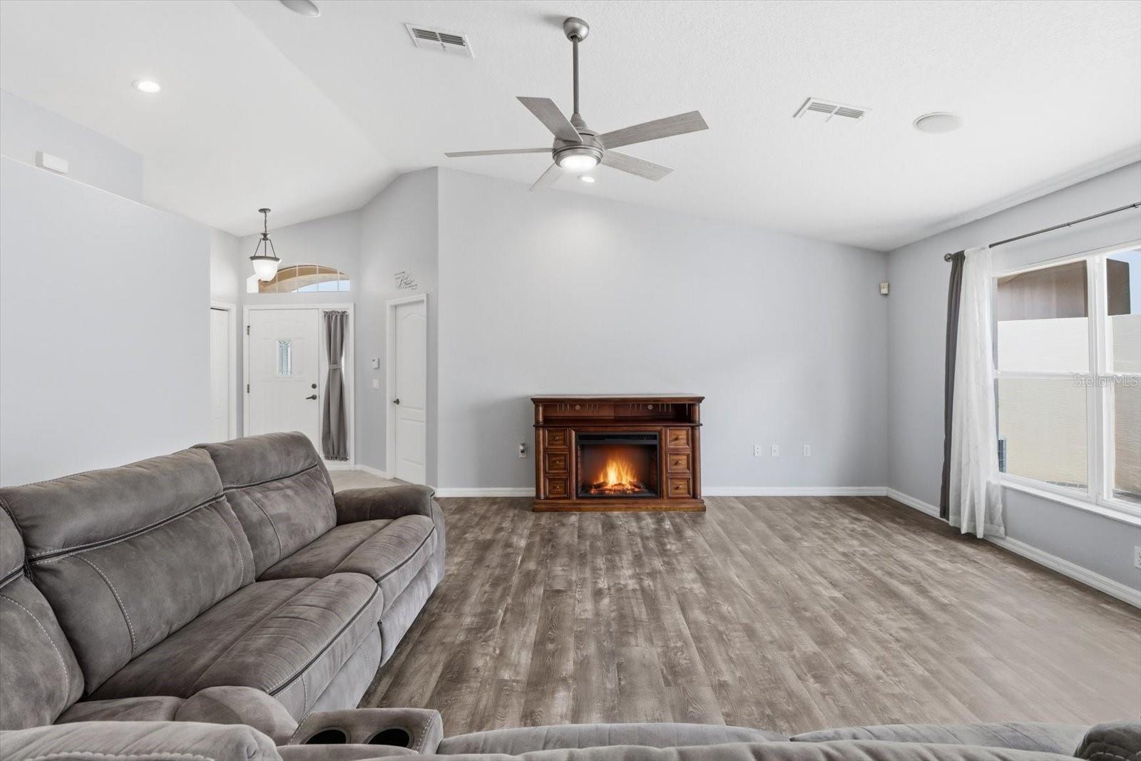 250 Royal Palm Way Property Photo 6