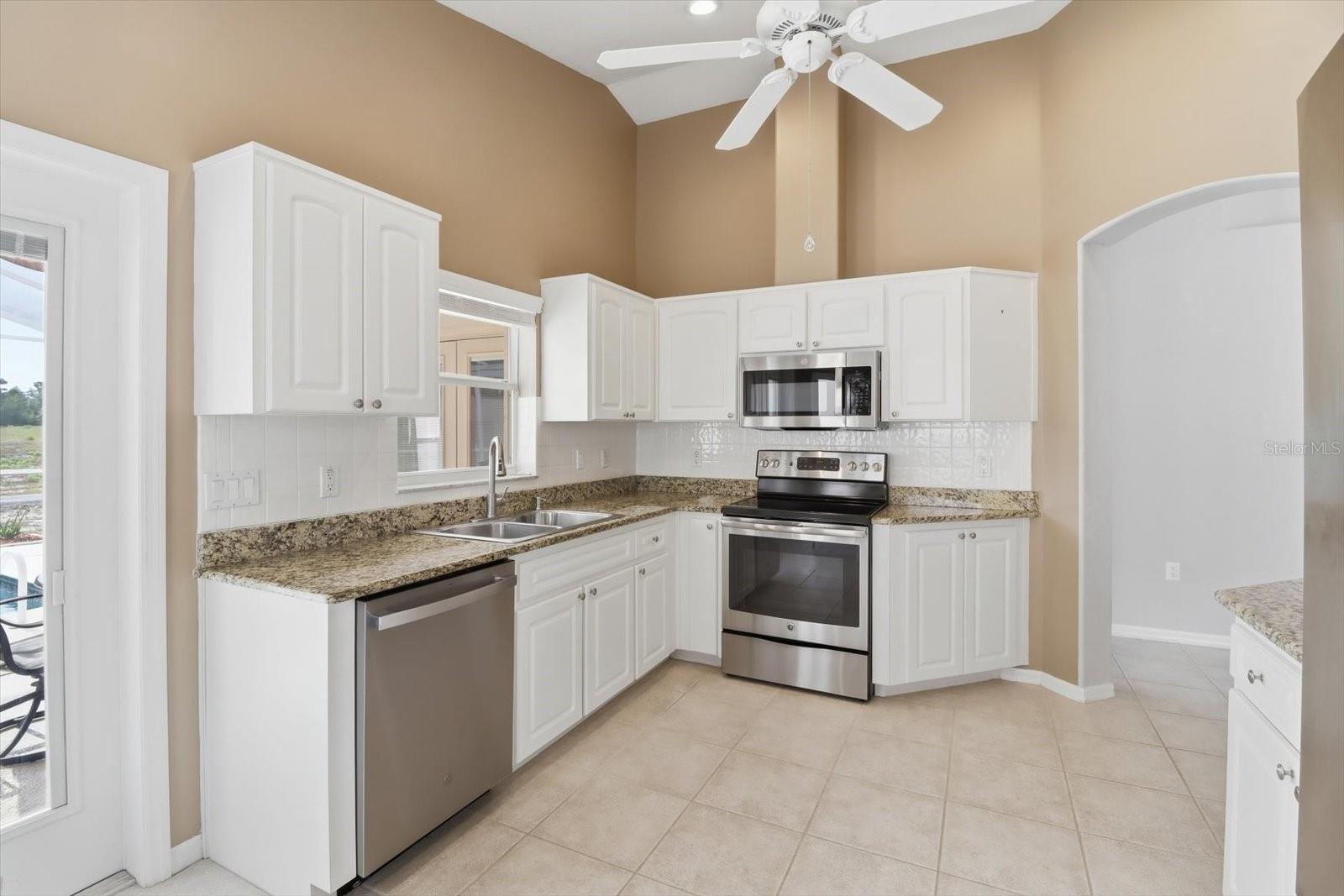250 Royal Palm Way Property Photo 16