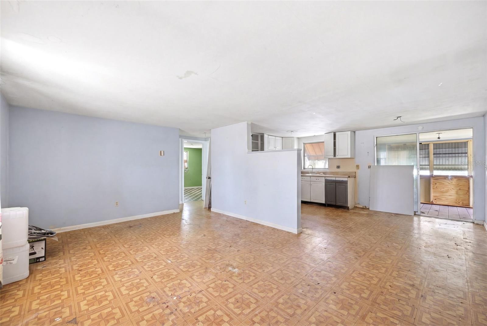 10 S Jackson St Property Photo 3