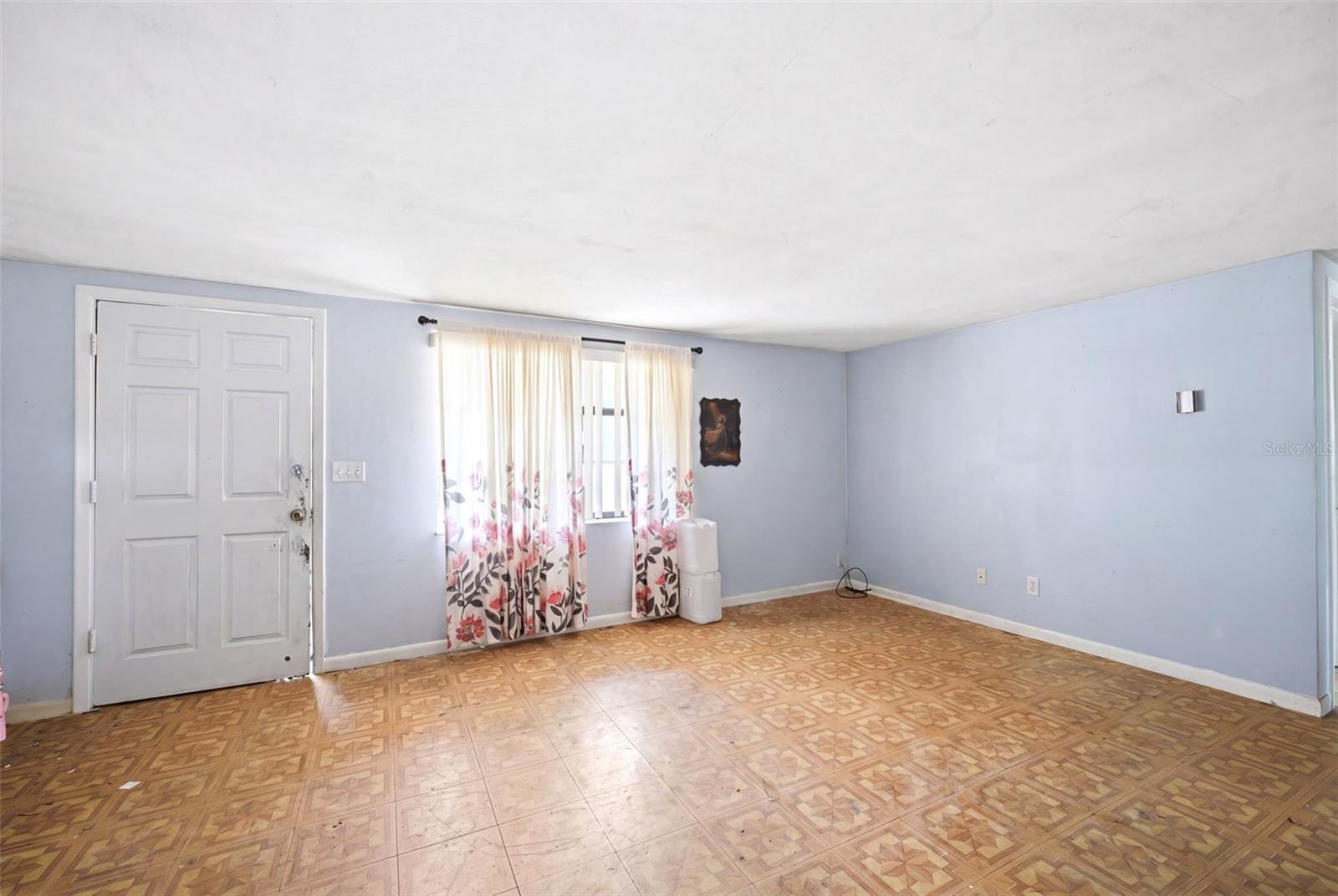 10 S Jackson St Property Photo 4