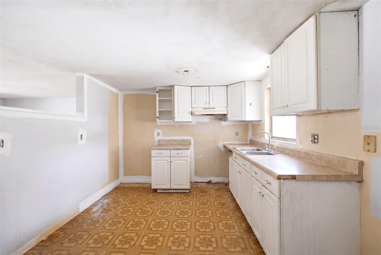 10 S Jackson St Property Photo 8