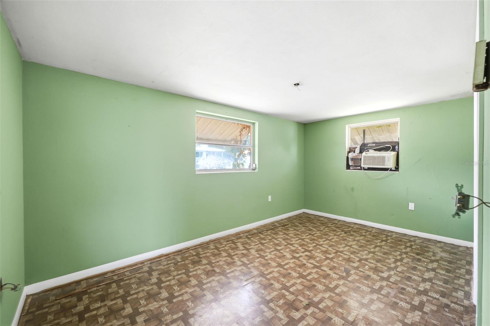 10 S Jackson St Property Photo 12