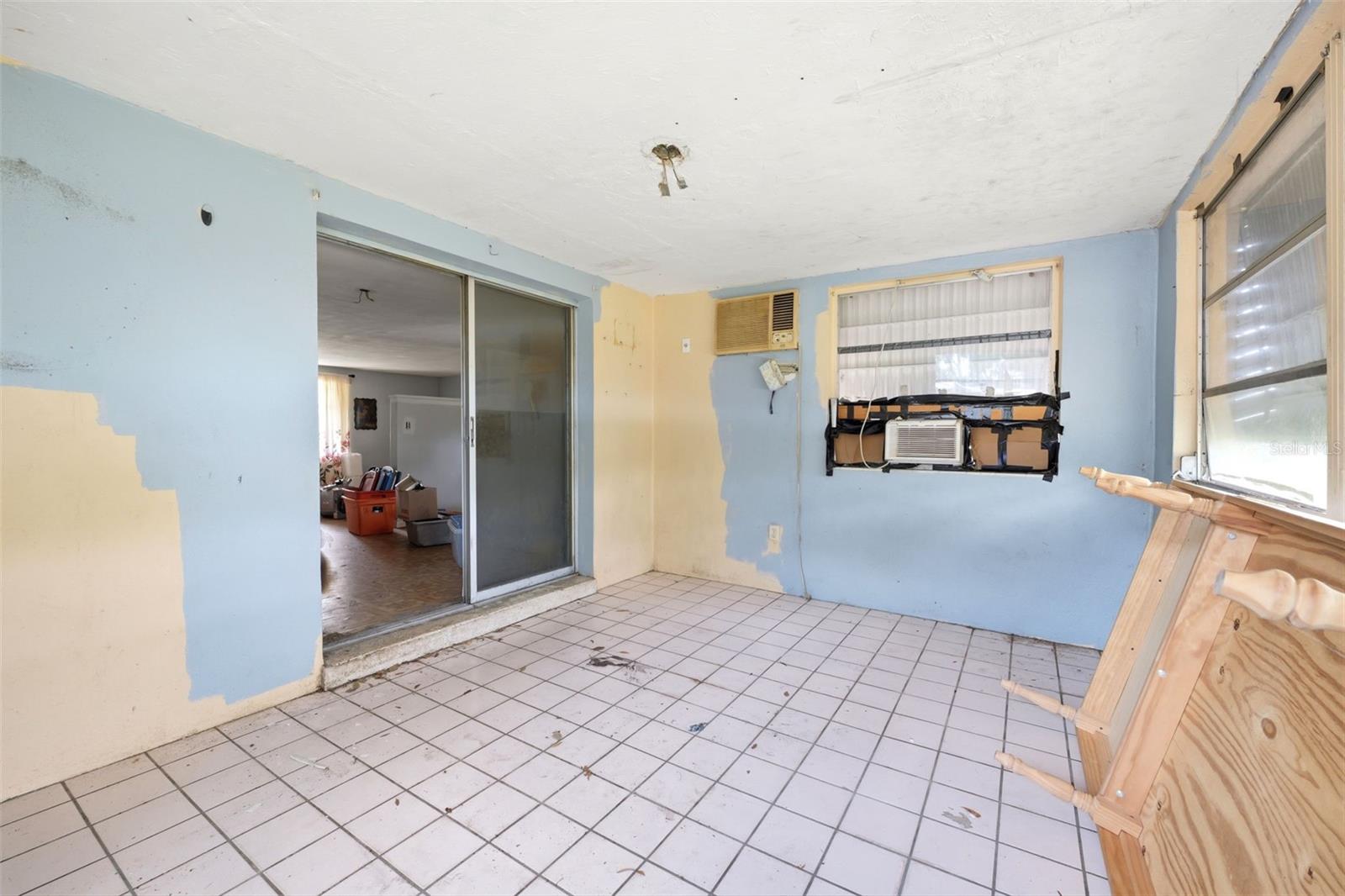 10 S Jackson St Property Photo 14