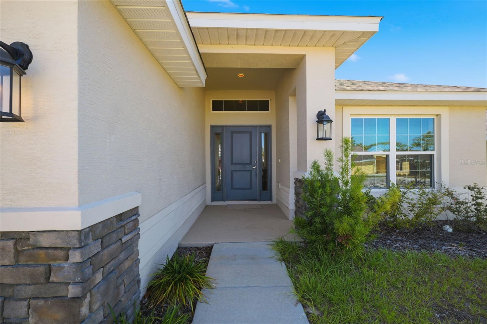 5524 Ocean Breeze Dr Property Photo 3