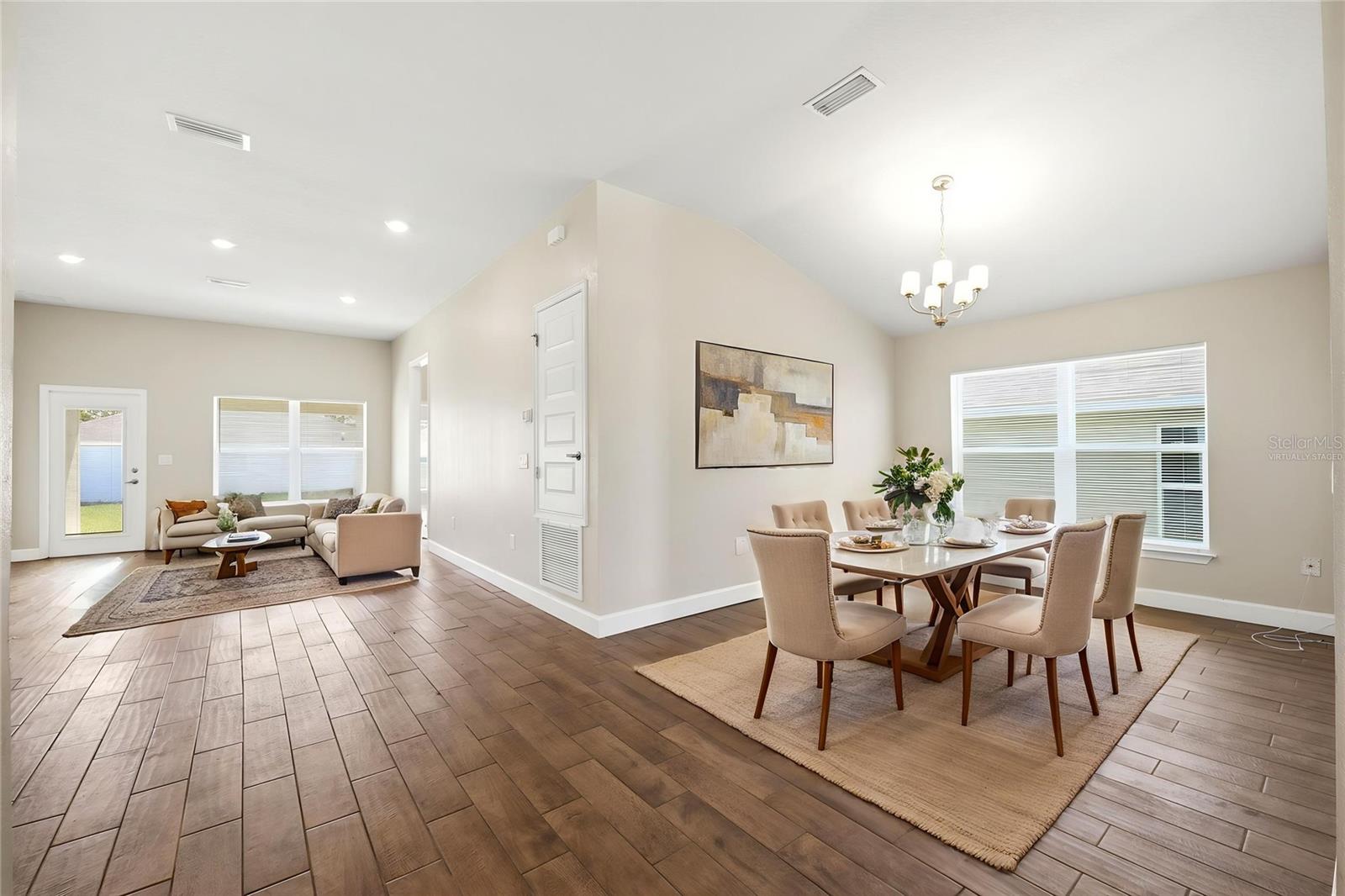 5524 Ocean Breeze Dr Property Photo 8