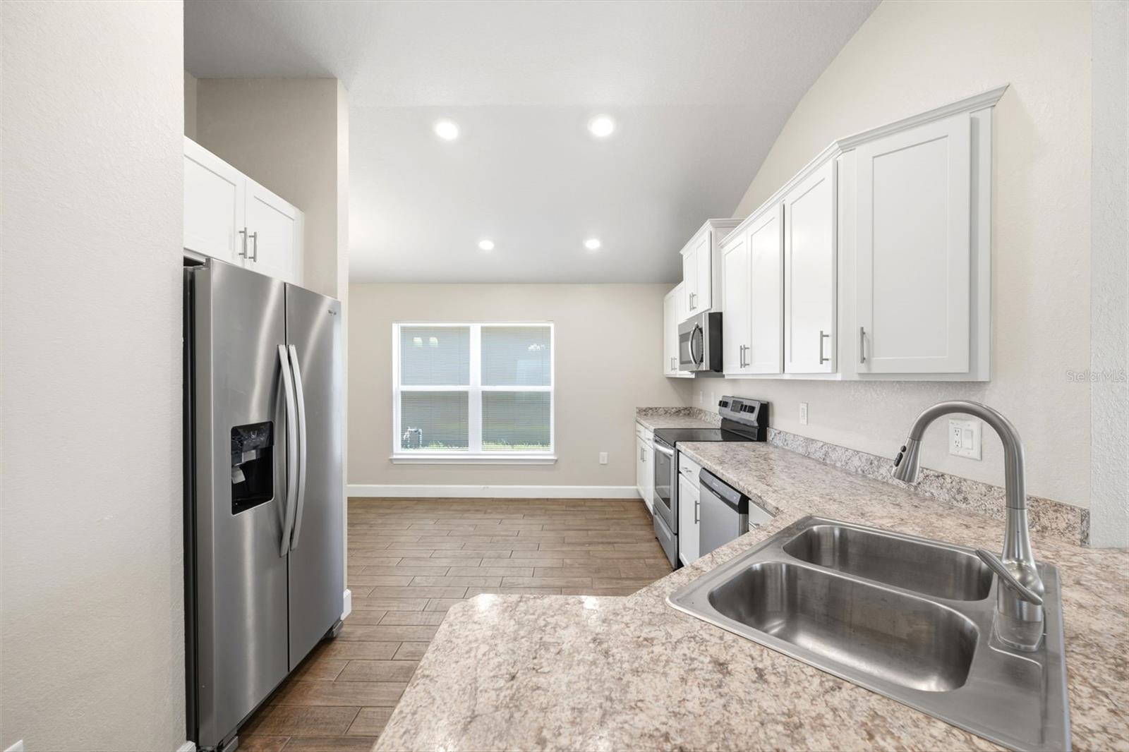 5524 Ocean Breeze Dr Property Photo 10