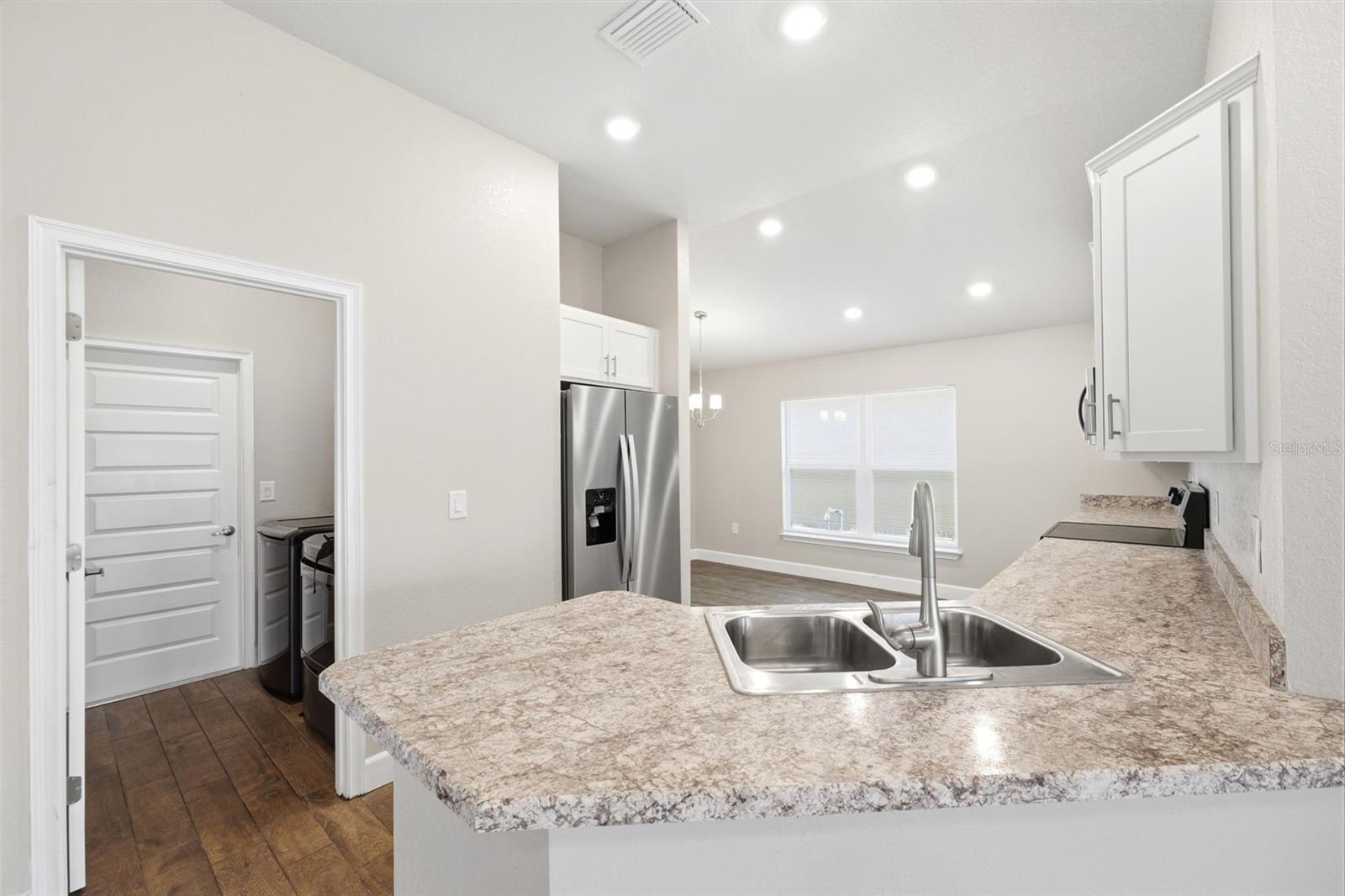 5524 Ocean Breeze Dr Property Photo 11