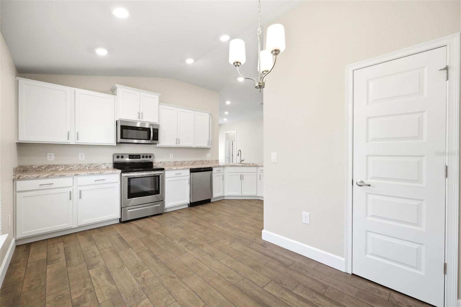 5524 Ocean Breeze Dr Property Photo 12