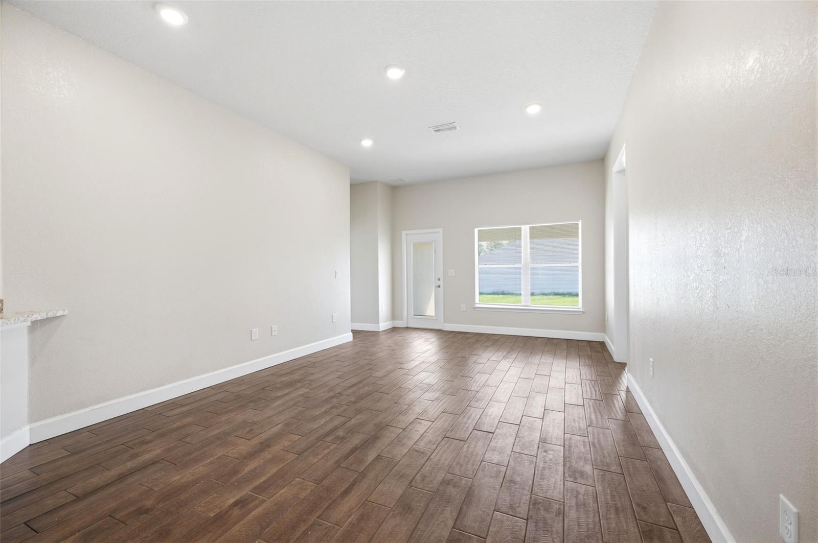 5524 Ocean Breeze Dr Property Photo 14