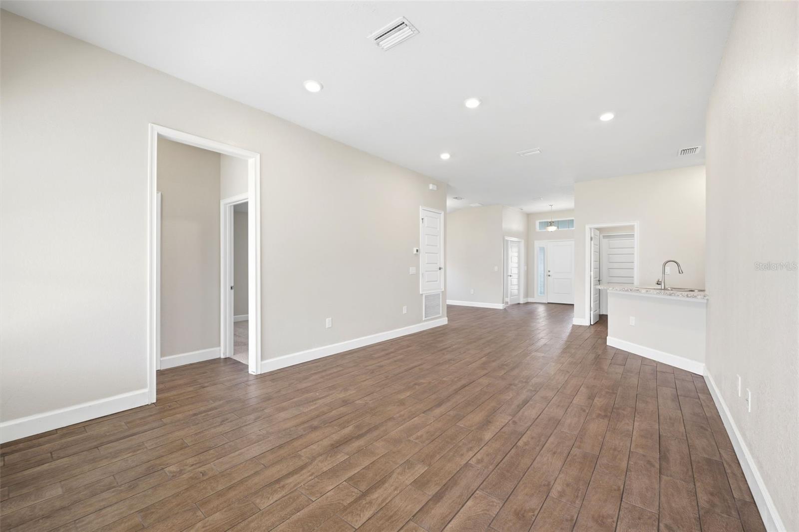 5524 Ocean Breeze Dr Property Photo 49