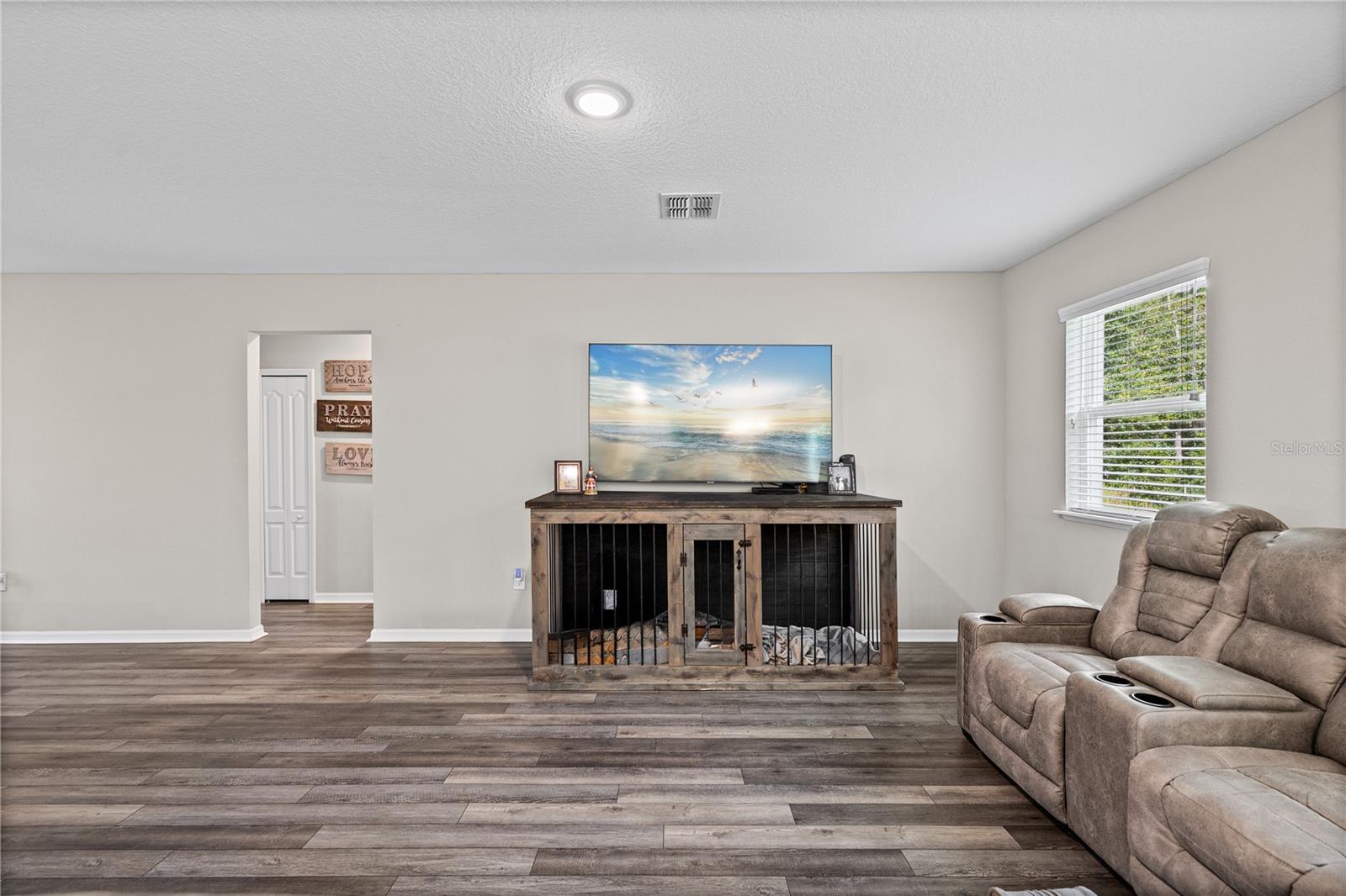 14241 Ravine Ave Property Photo 11