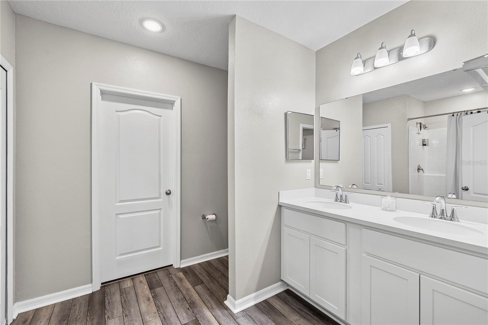 14241 Ravine Ave Property Photo 21
