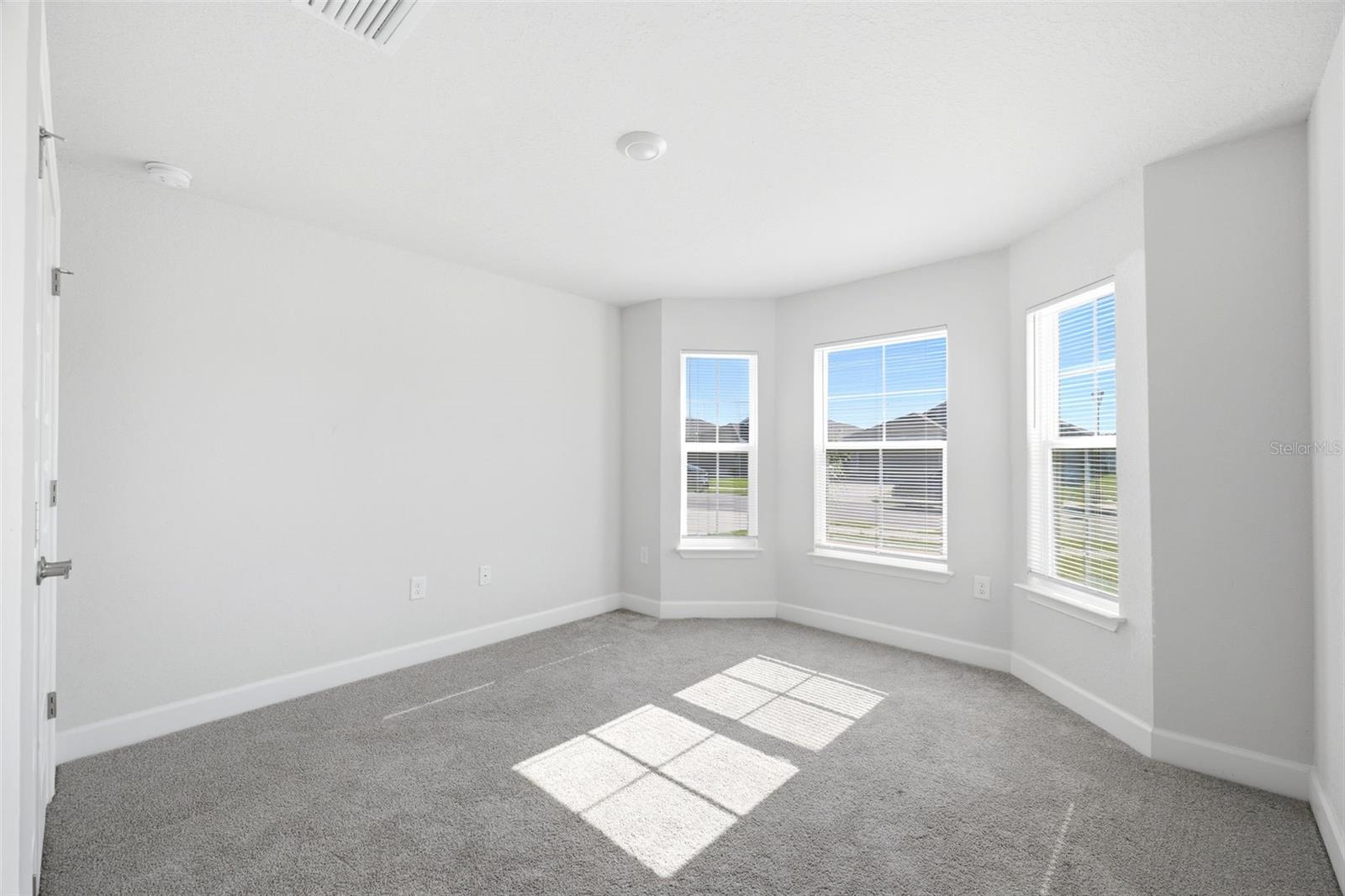 4355 Sutherland St Property Photo 3