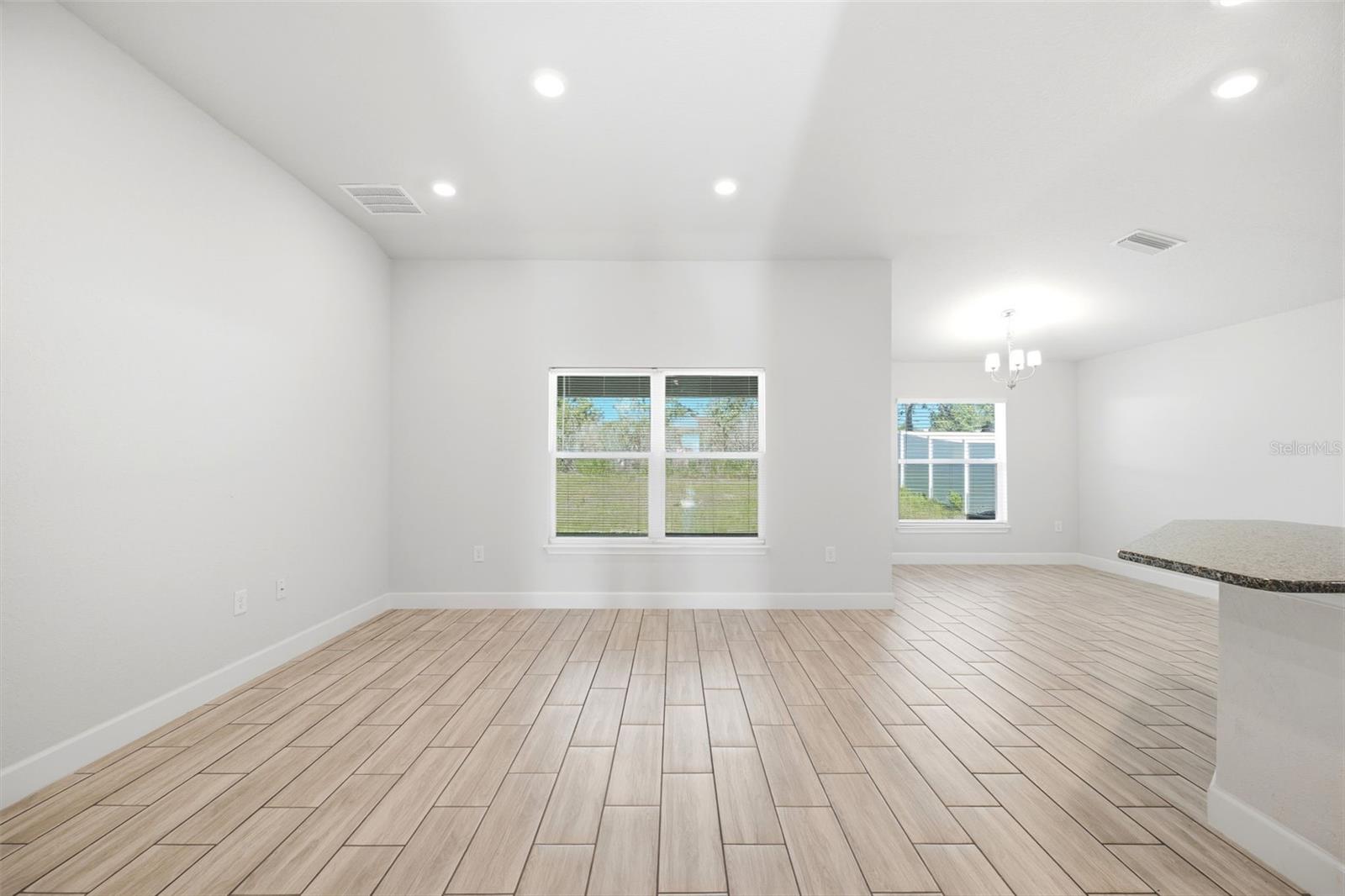4355 Sutherland St Property Photo 5