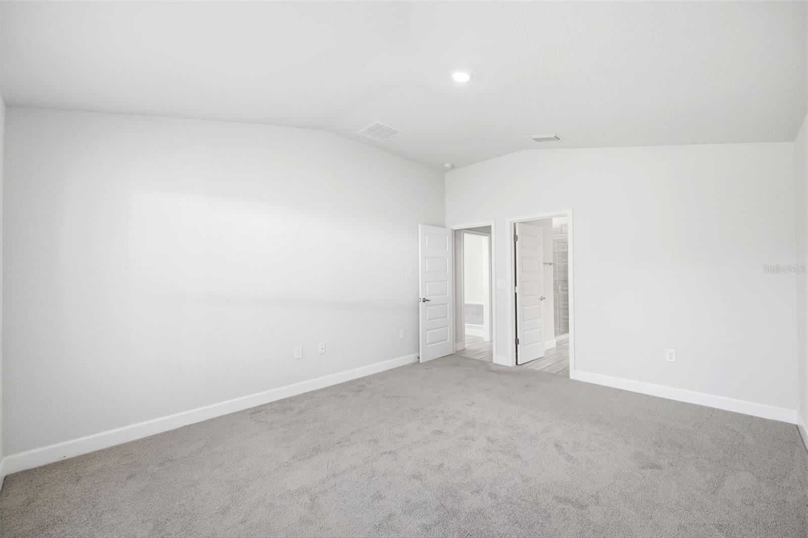 4355 Sutherland St Property Photo 28