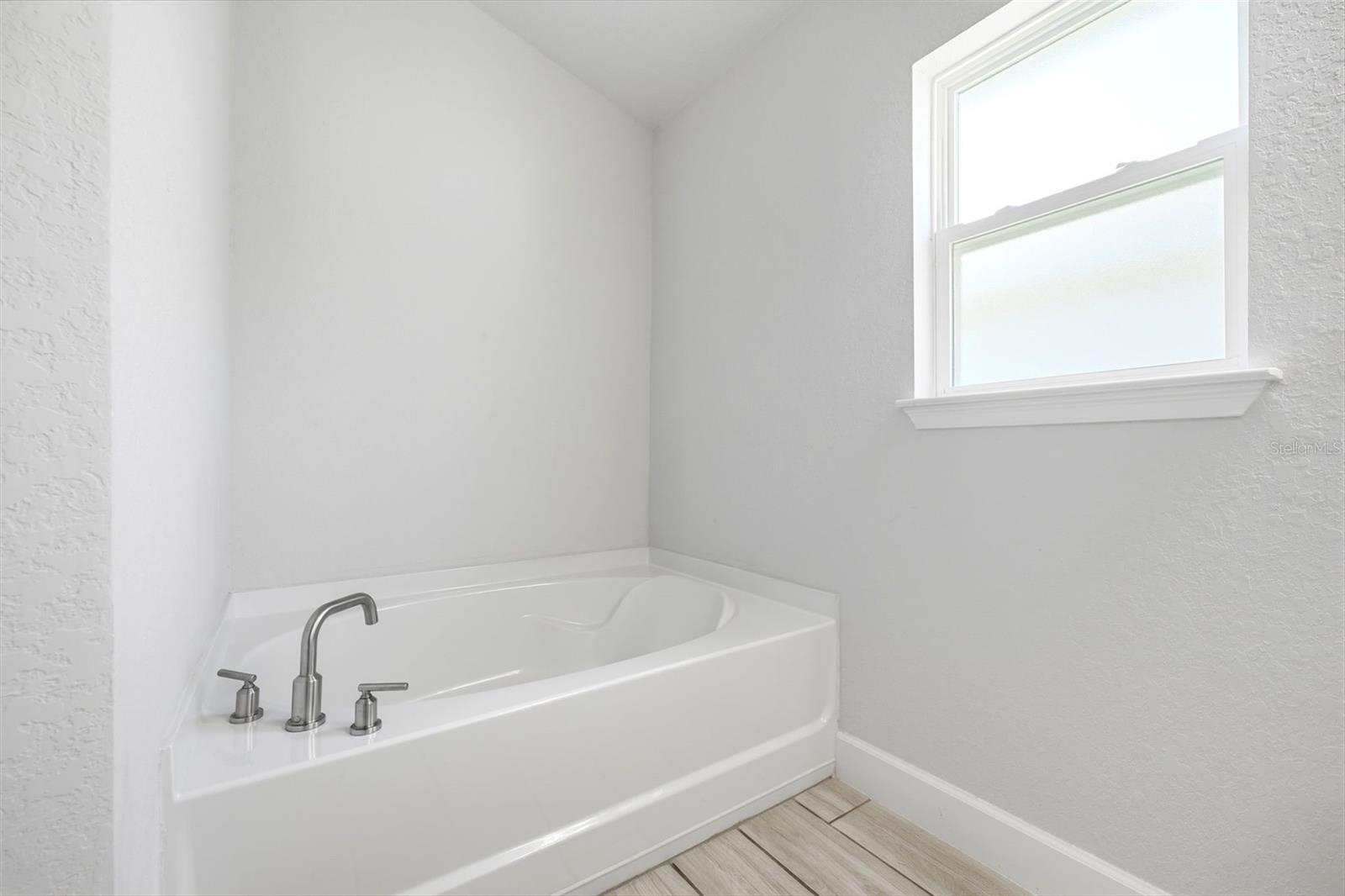 4355 Sutherland St Property Photo 30