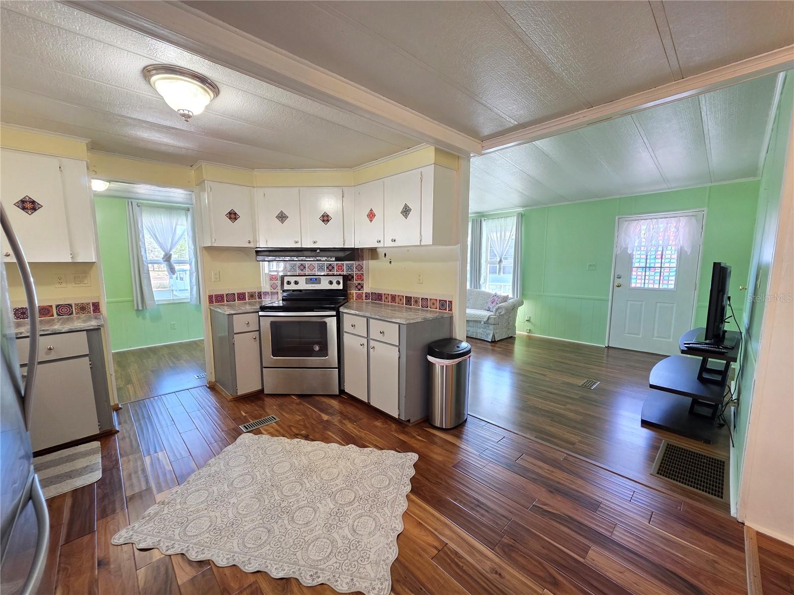 8027 Eastern Circle Dr Property Photo 2