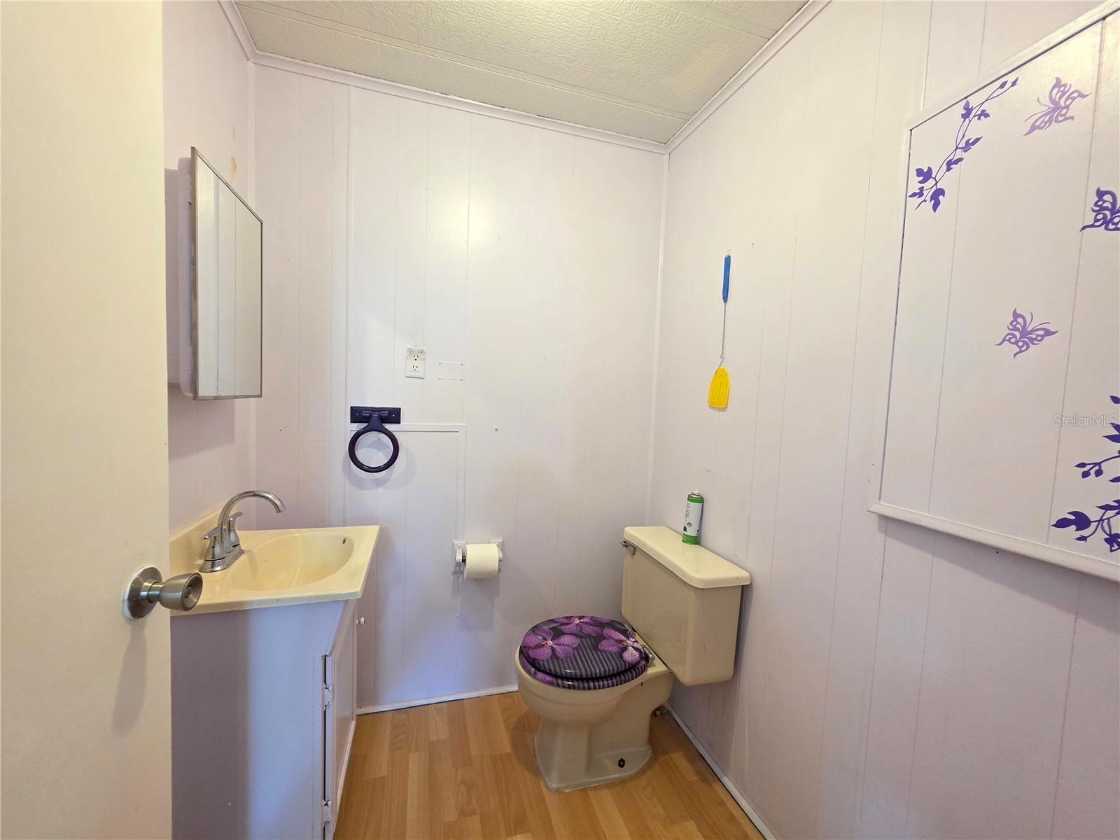 8027 Eastern Circle Dr Property Photo 3