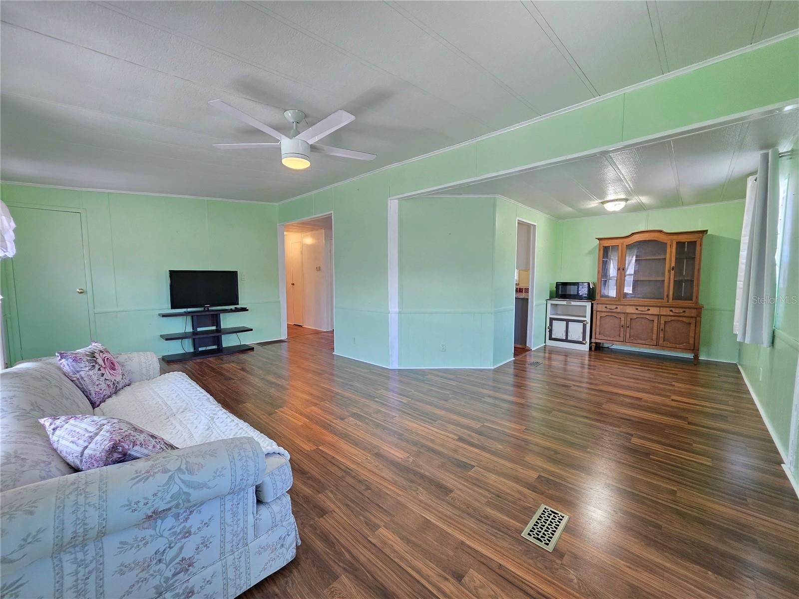 8027 Eastern Circle Dr Property Photo 7