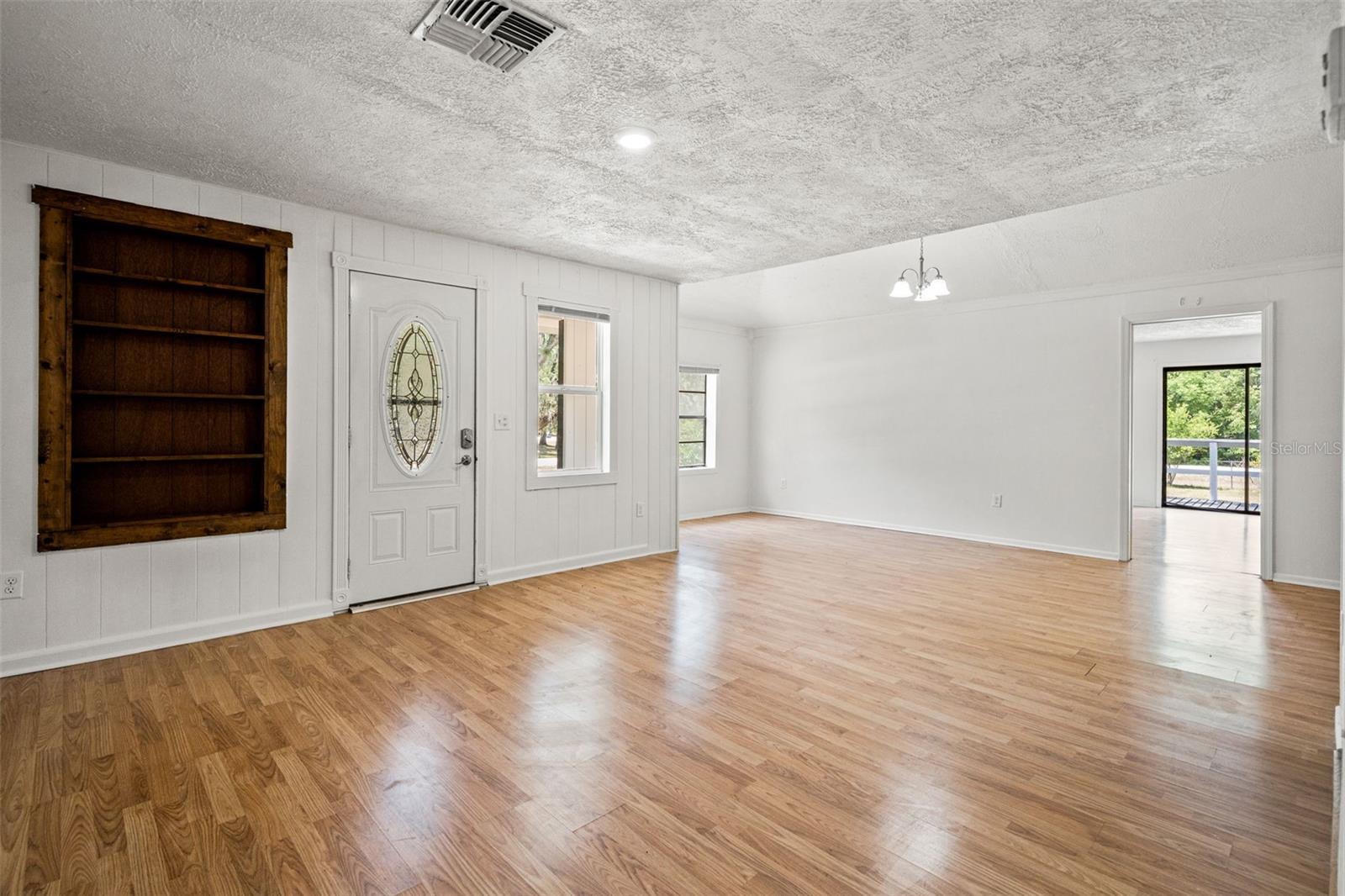 16119 Wilson Blvd Property Photo 6