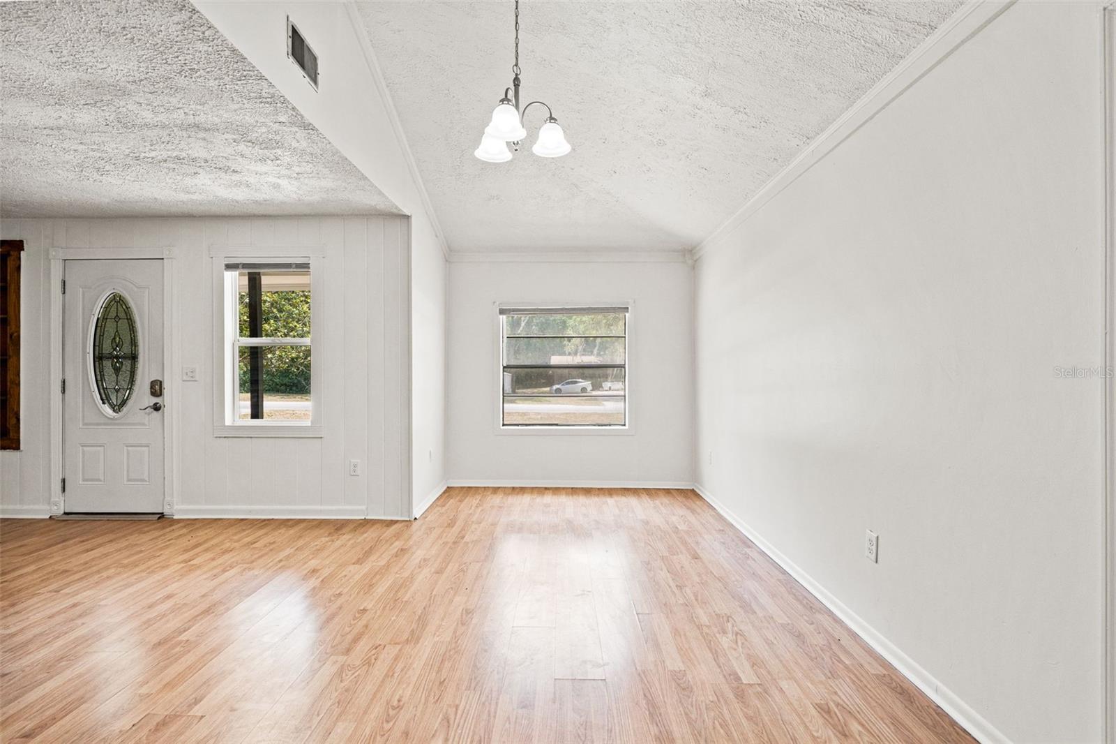 16119 Wilson Blvd Property Photo 7