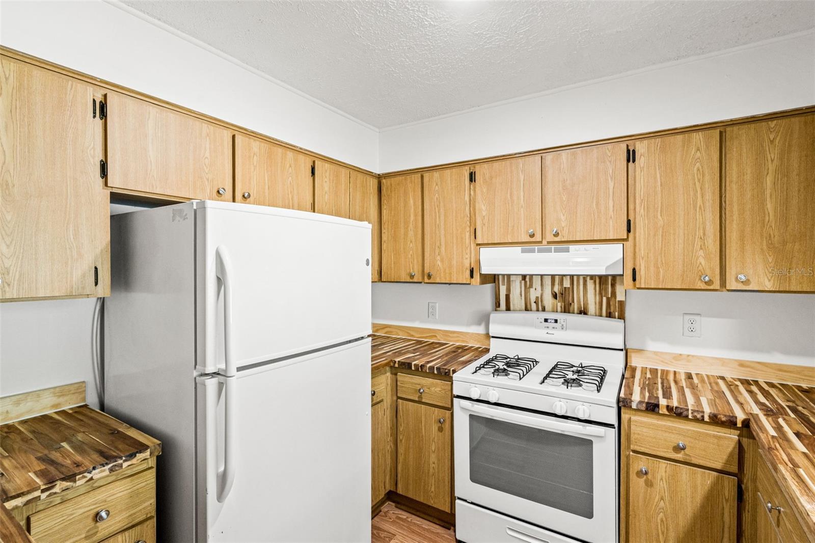 16119 Wilson Blvd Property Photo 11