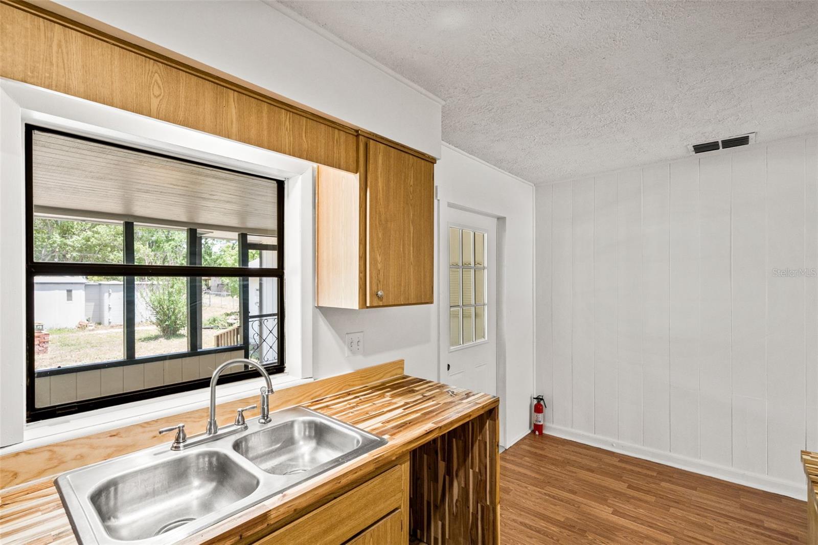 16119 Wilson Blvd Property Photo 12