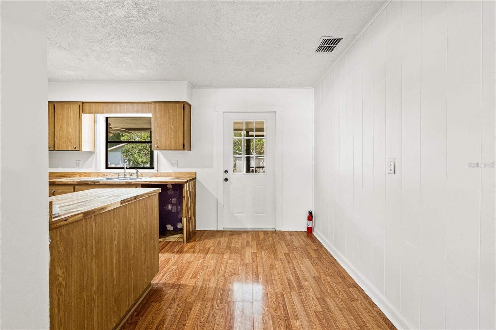 16119 Wilson Blvd Property Photo 13