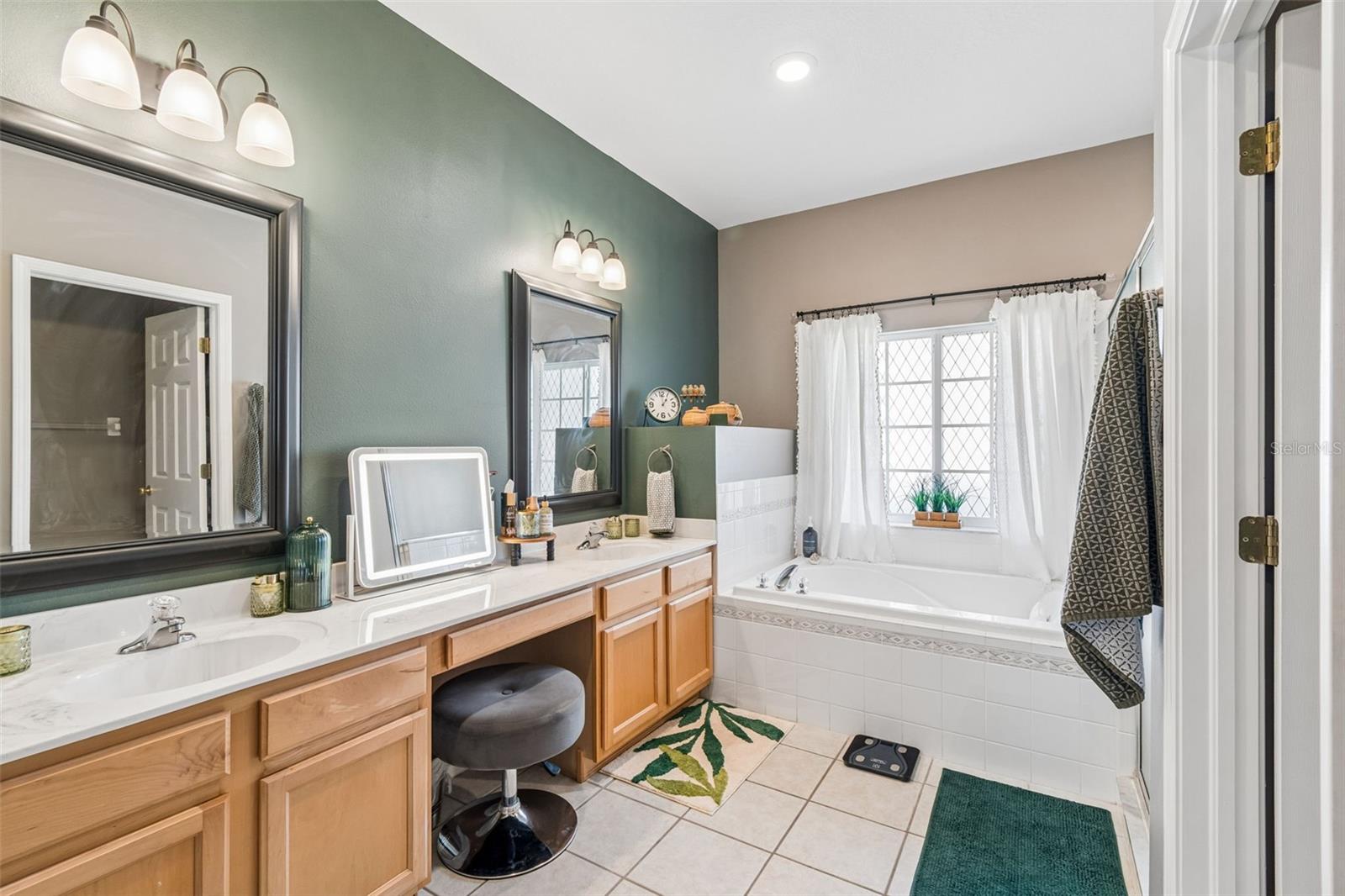 1616 Regal Mist Loop Property Photo 43