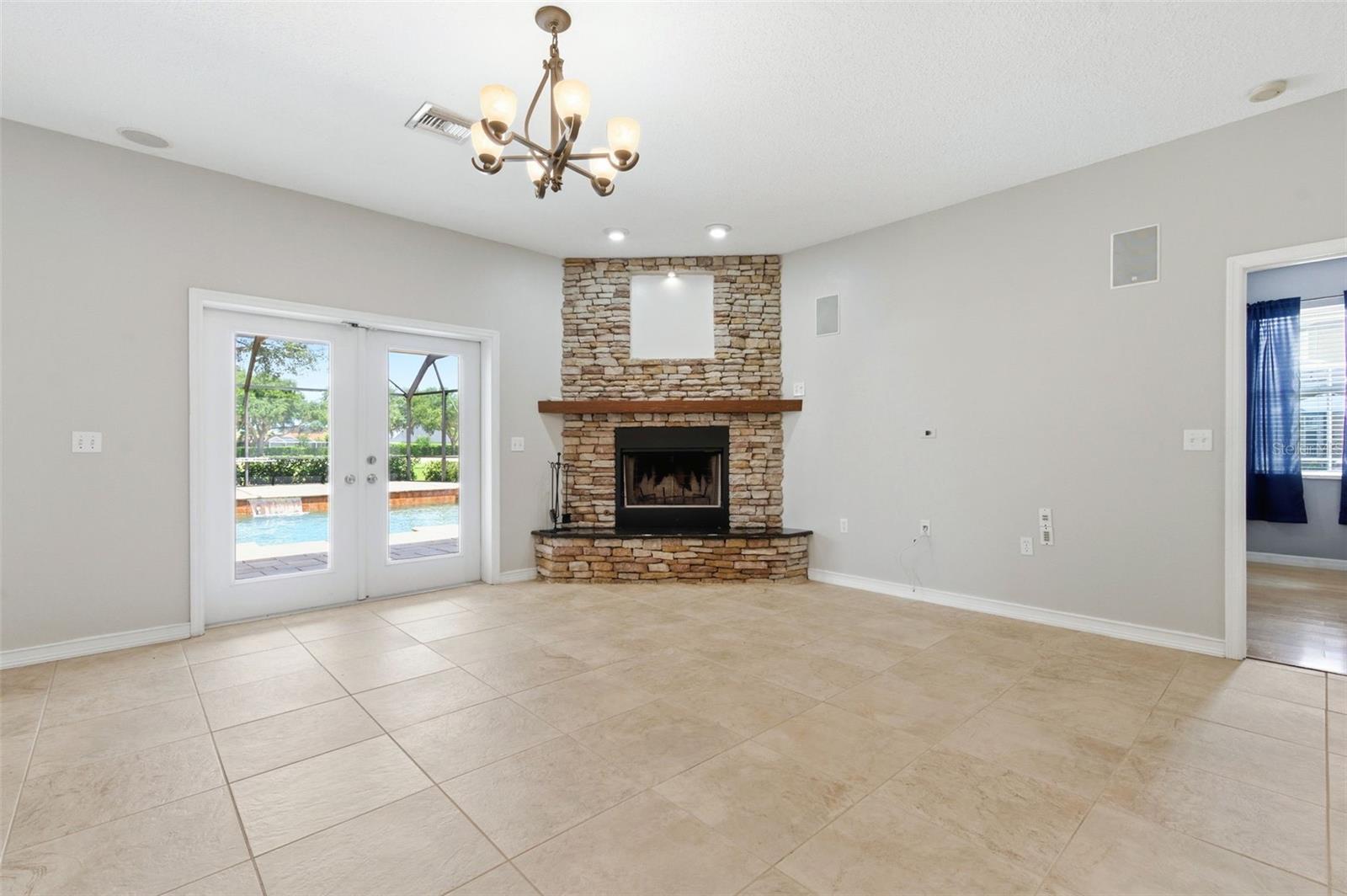 1623 Crossvine Ct Property Photo 3